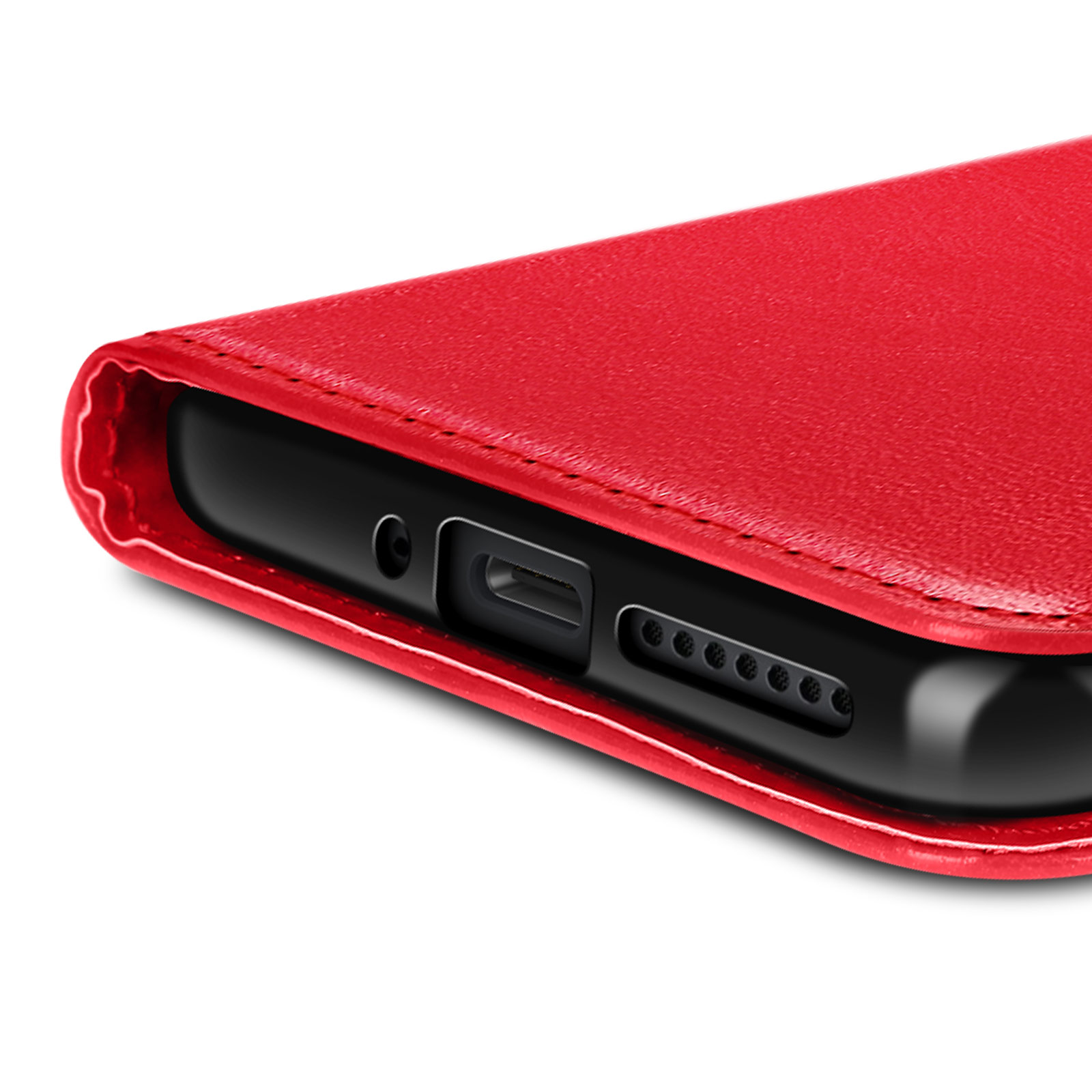 Primo piano di una custodia rossa per telefono. Il bordo inferiore del telefono è visibile, con porta di ricarica e altoparlanti.