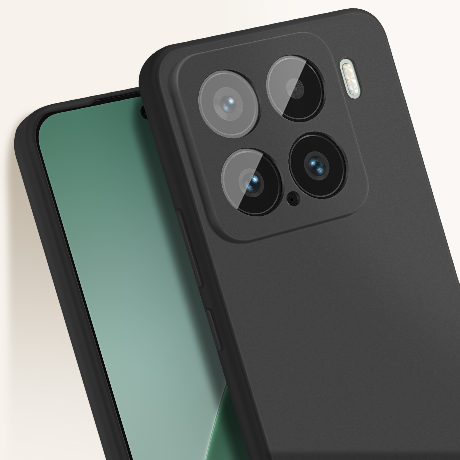Custodia nera per telefono con protuberanza della fotocamera su un telefono. Tre lenti.