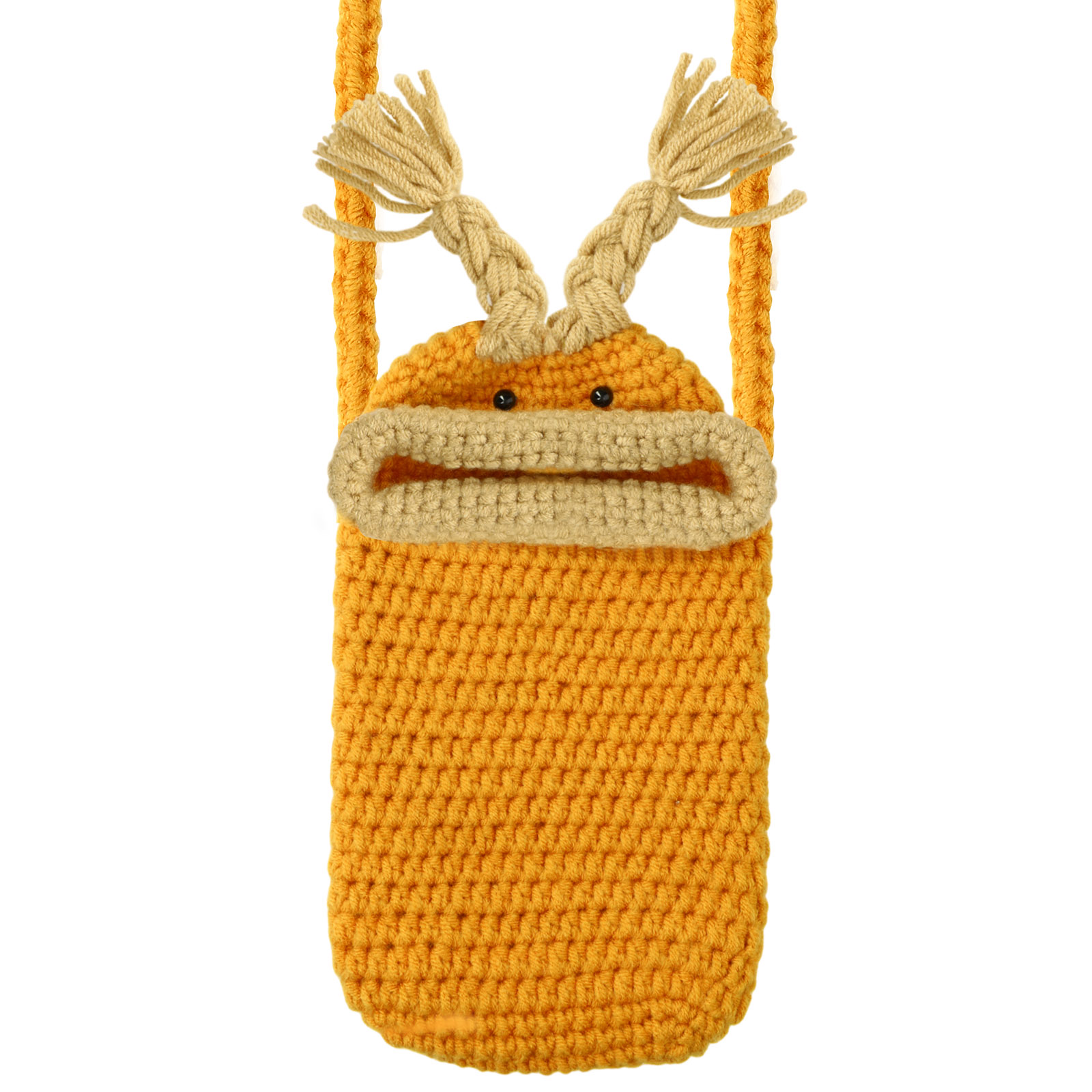 Borsa per telefono arancione lavorata a maglia con viso. Bocca e trecce beige. Sfondo bianco.