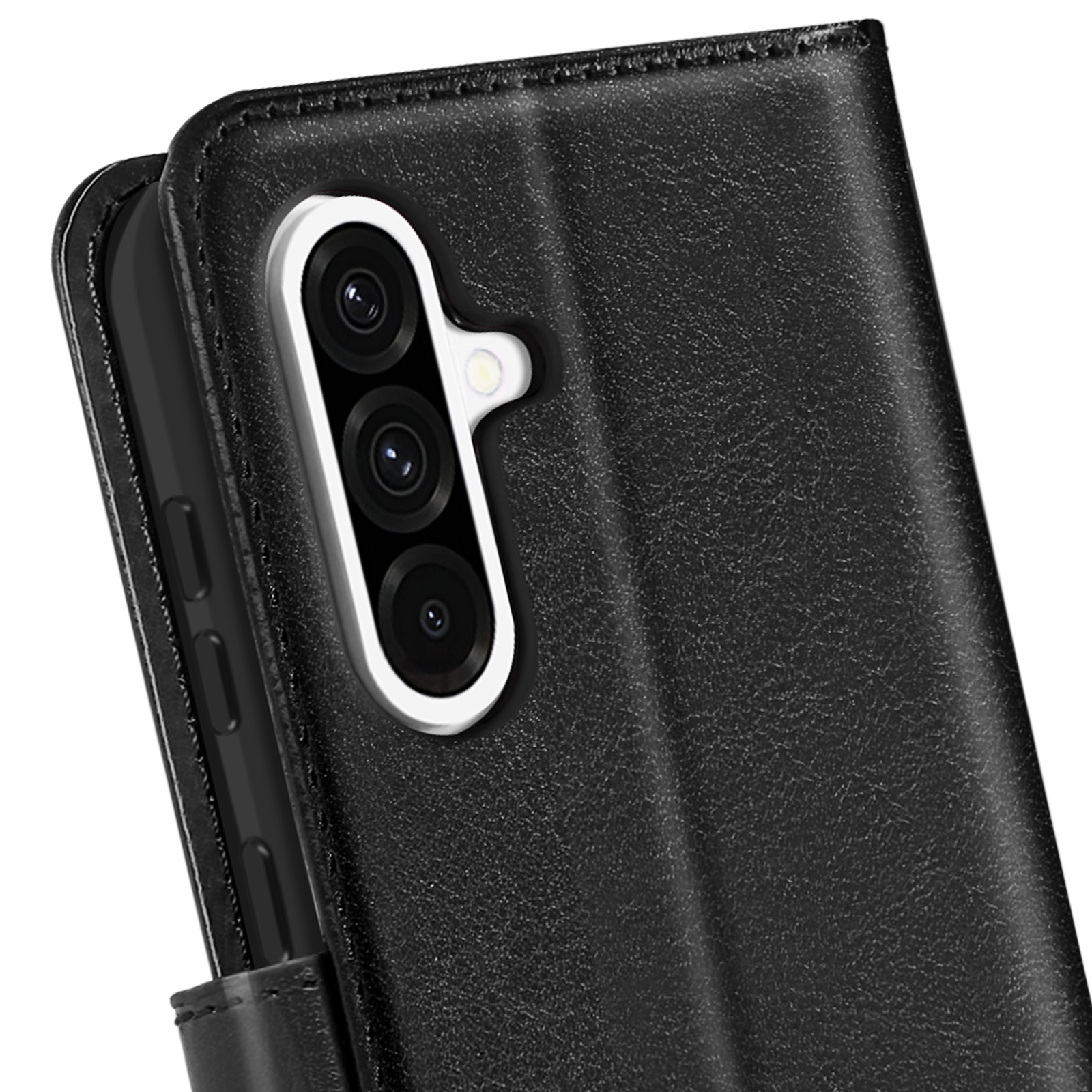 Étui de téléphone en cuir noir avec caméra à trois lentilles. L'étui est fermé.