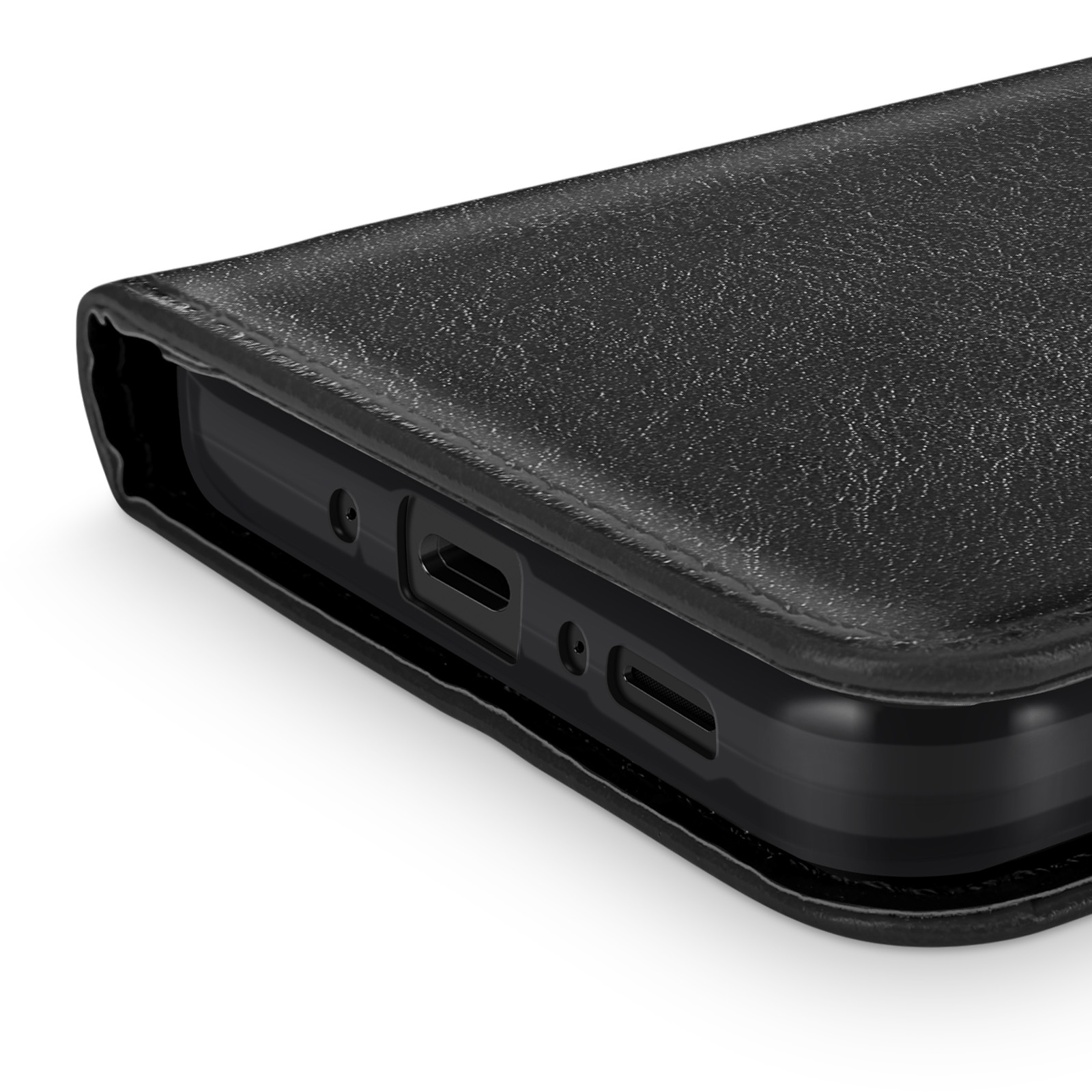 Nahaufnahme des Bodens eines Telefons in einer schwarzen Lederhülle. USB-C-Anschluss sichtbar.