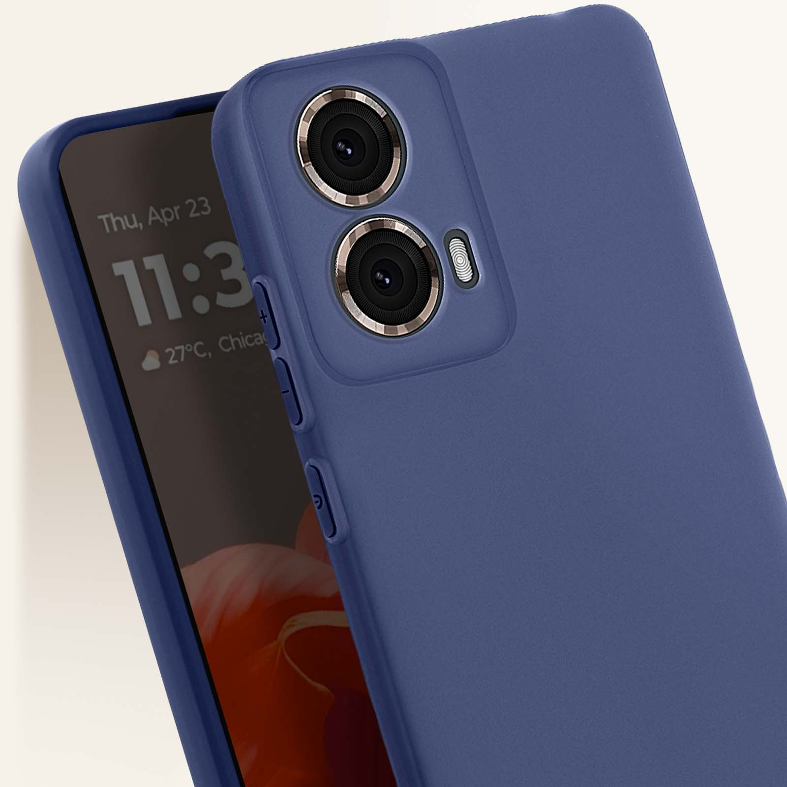 Primo piano di una custodia blu per telefono su un telefono. La data e l'ora sono visualizzate.