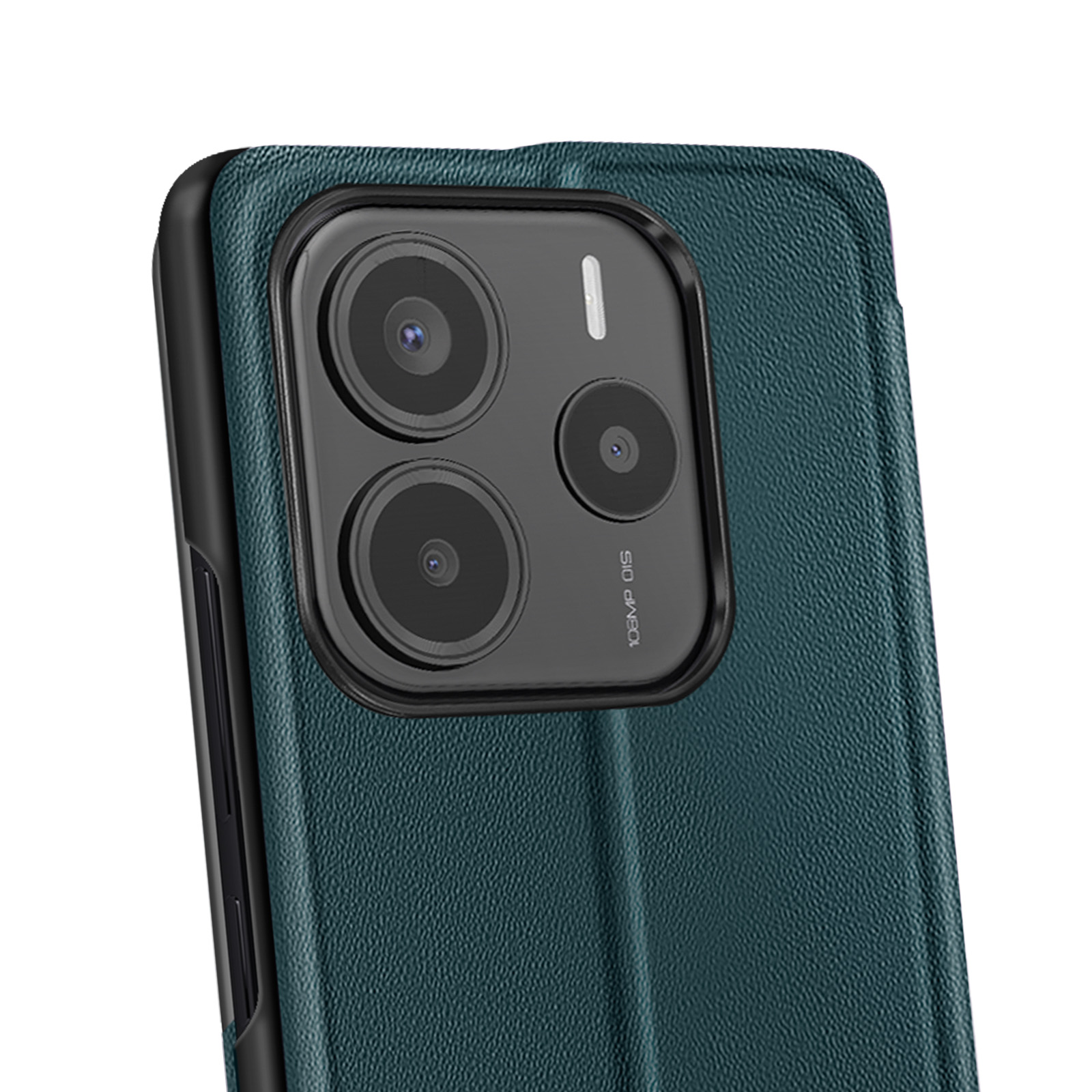 Primo piano della fotocamera del telefono in una custodia verde scuro.