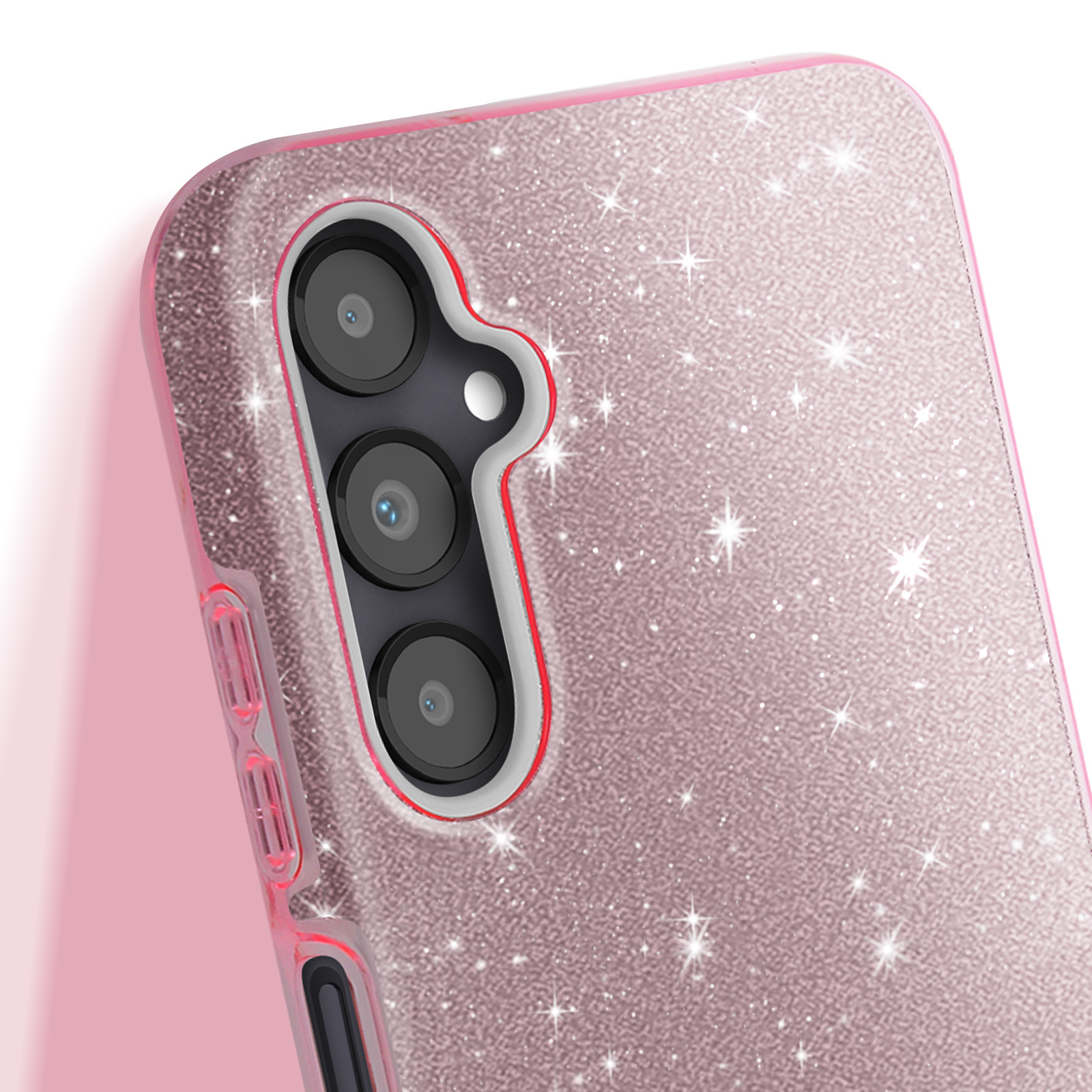 Primo piano di una custodia per telefono rosa glitterata, con tre lenti e un flash.
