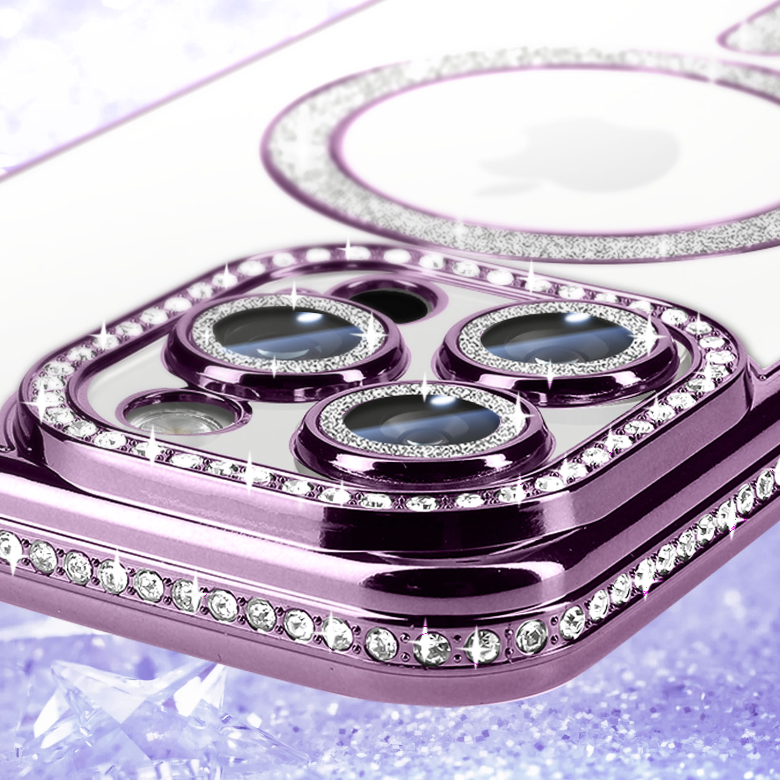 Primo piano della copertura della fotocamera del telefono con strass viola.