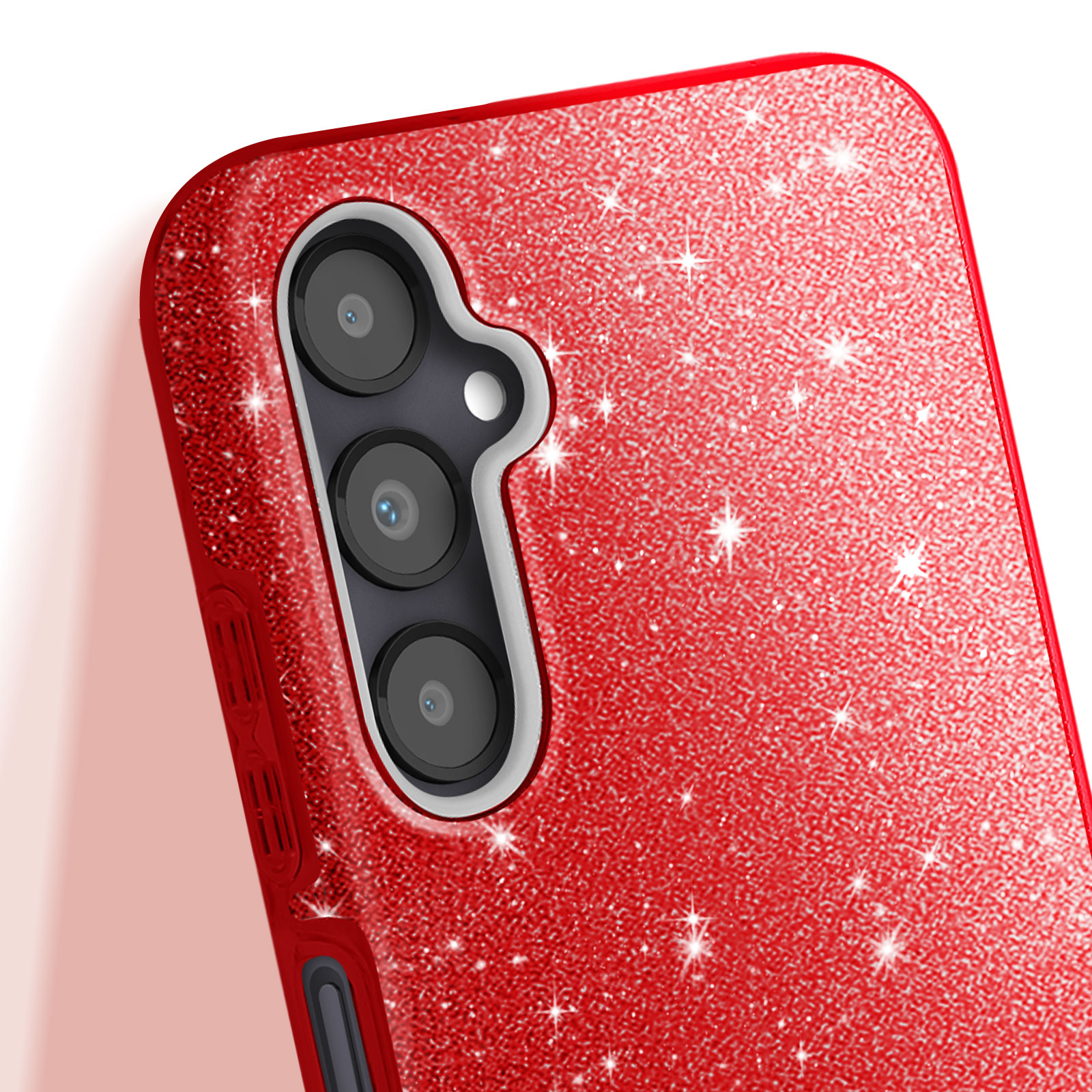Primo piano di una custodia rossa glitterata. La custodia ha tre fori per la fotocamera.