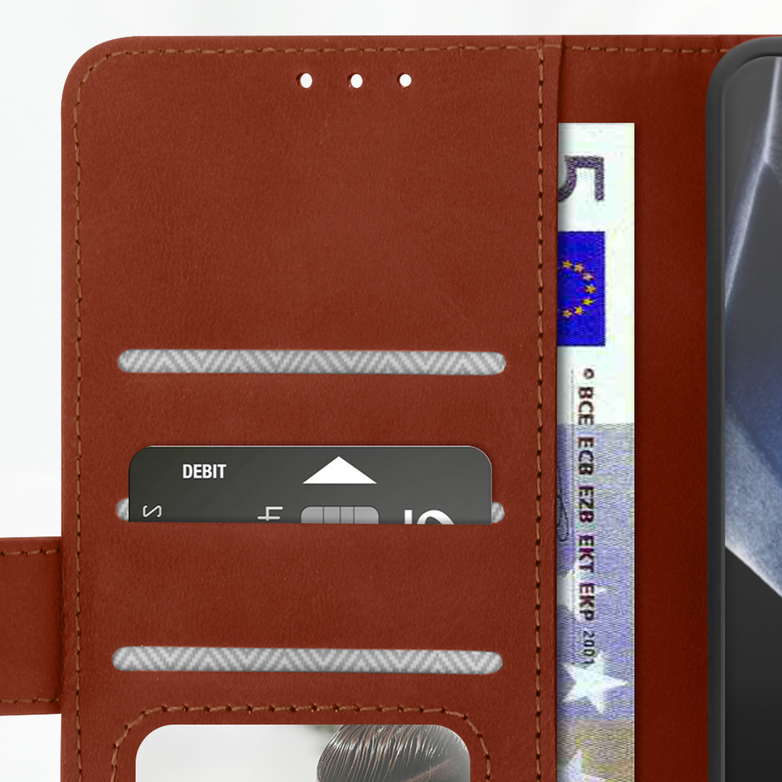 Braune Leder-Handyhülle mit Kartenfächern, Debitkarte und Euro-Schein.
