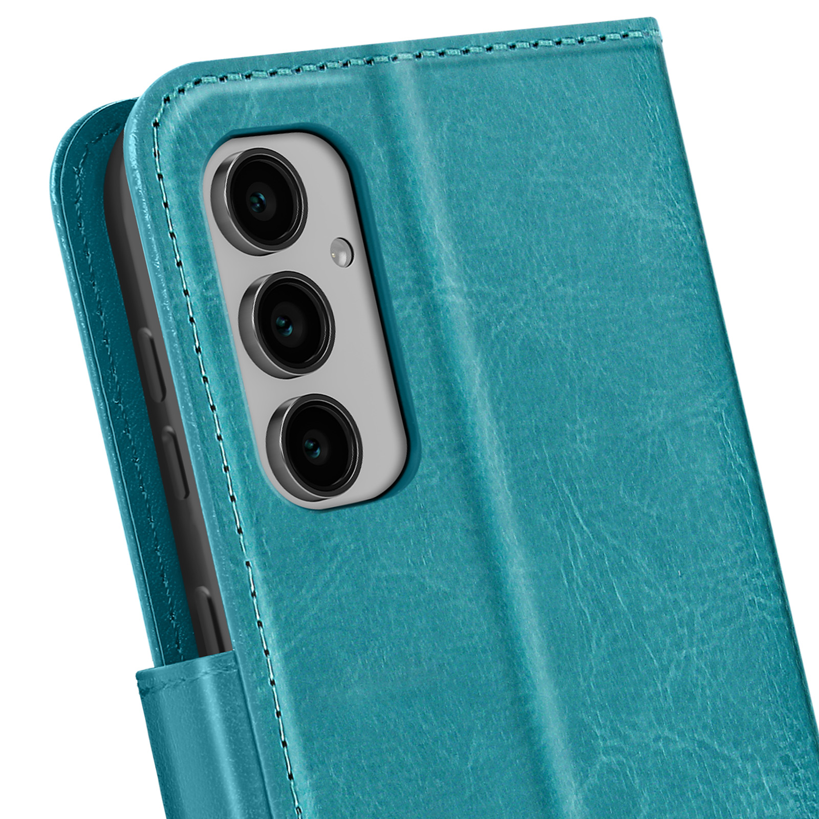 Custodia per telefono in pelle turchese, con configurazione a tripla fotocamera sul retro.