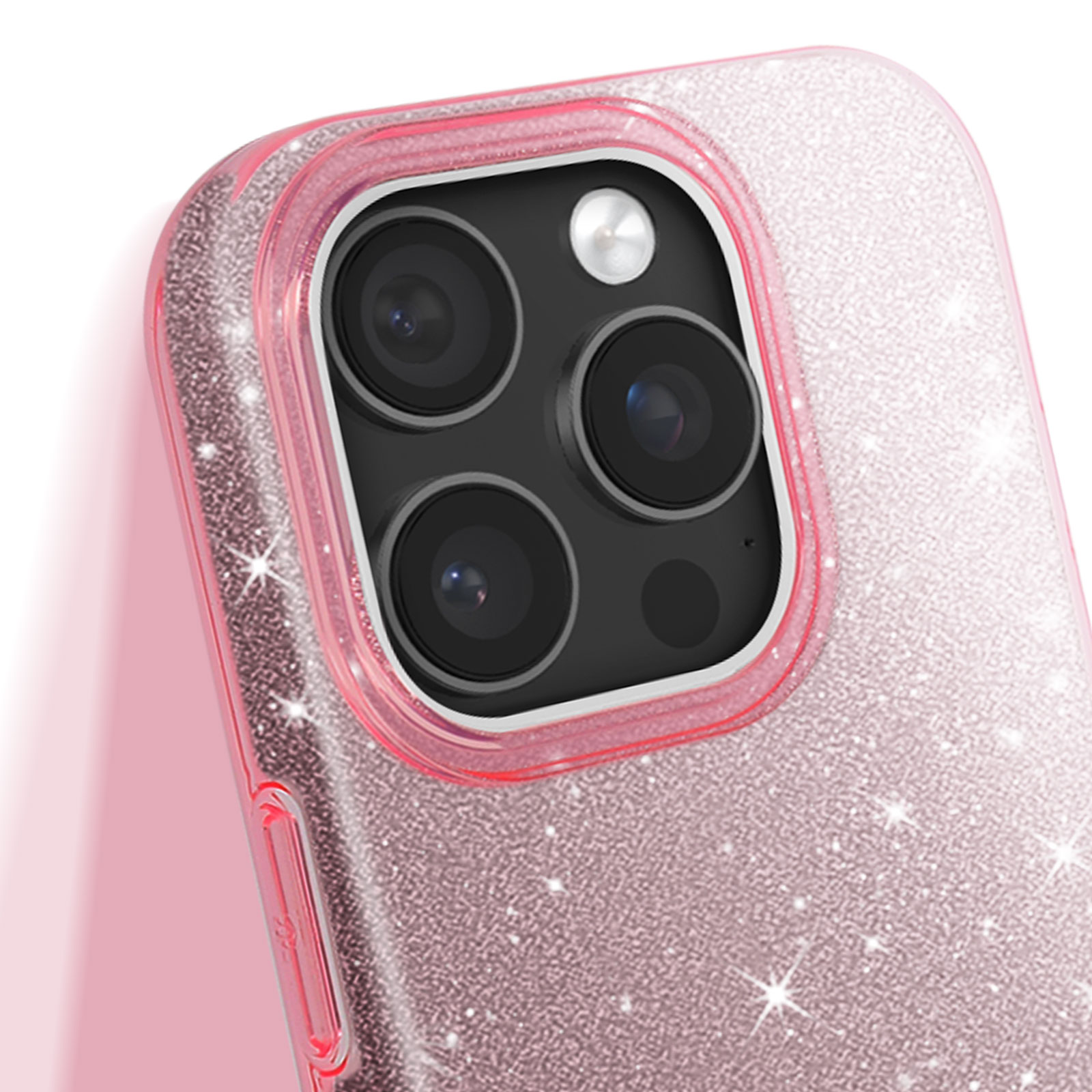 Primo piano di una custodia per telefono rosa scintillante. Tre fotocamere sono visibili.