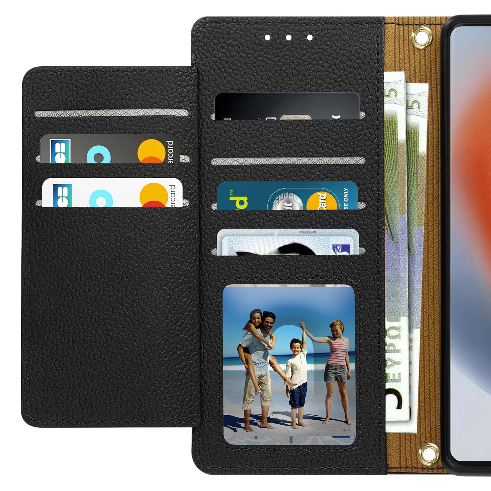 Custodia per telefono in pelle nera aperta con fessure per carte di credito. È visibile una foto di famiglia.