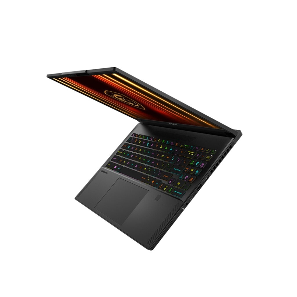 Laptop nero, aperto ad angolo. Tastiera illuminata con più colori. Logo MSI sullo schermo. Sfondo bianco.
