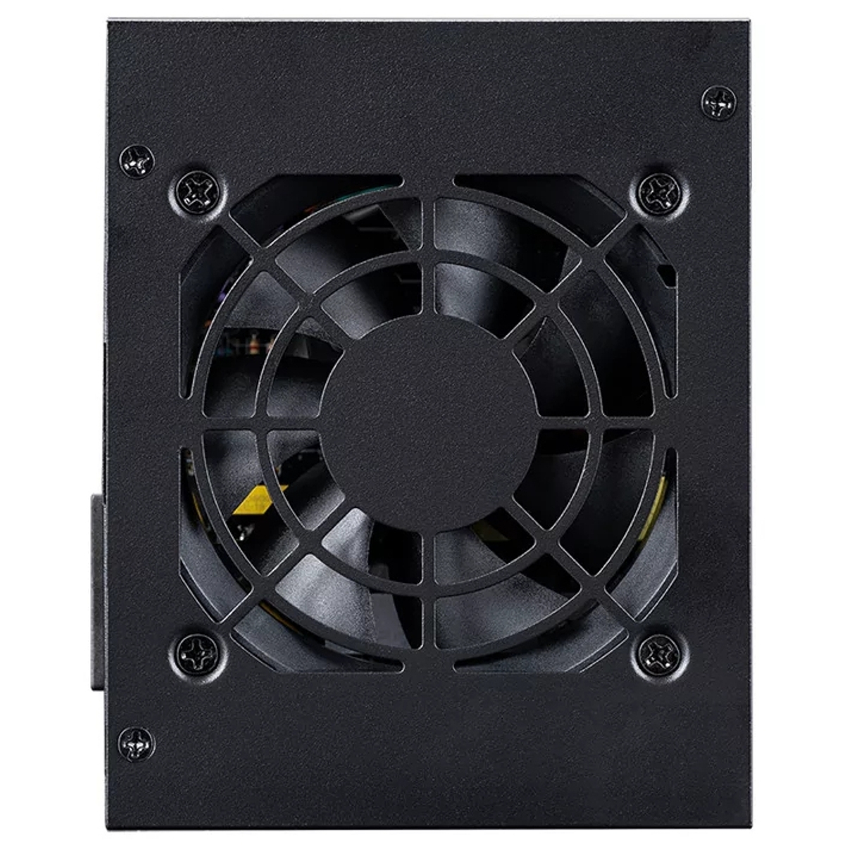 Alimentatore per computer nero. Ventola centrale coperta da una griglia con viti agli angoli.