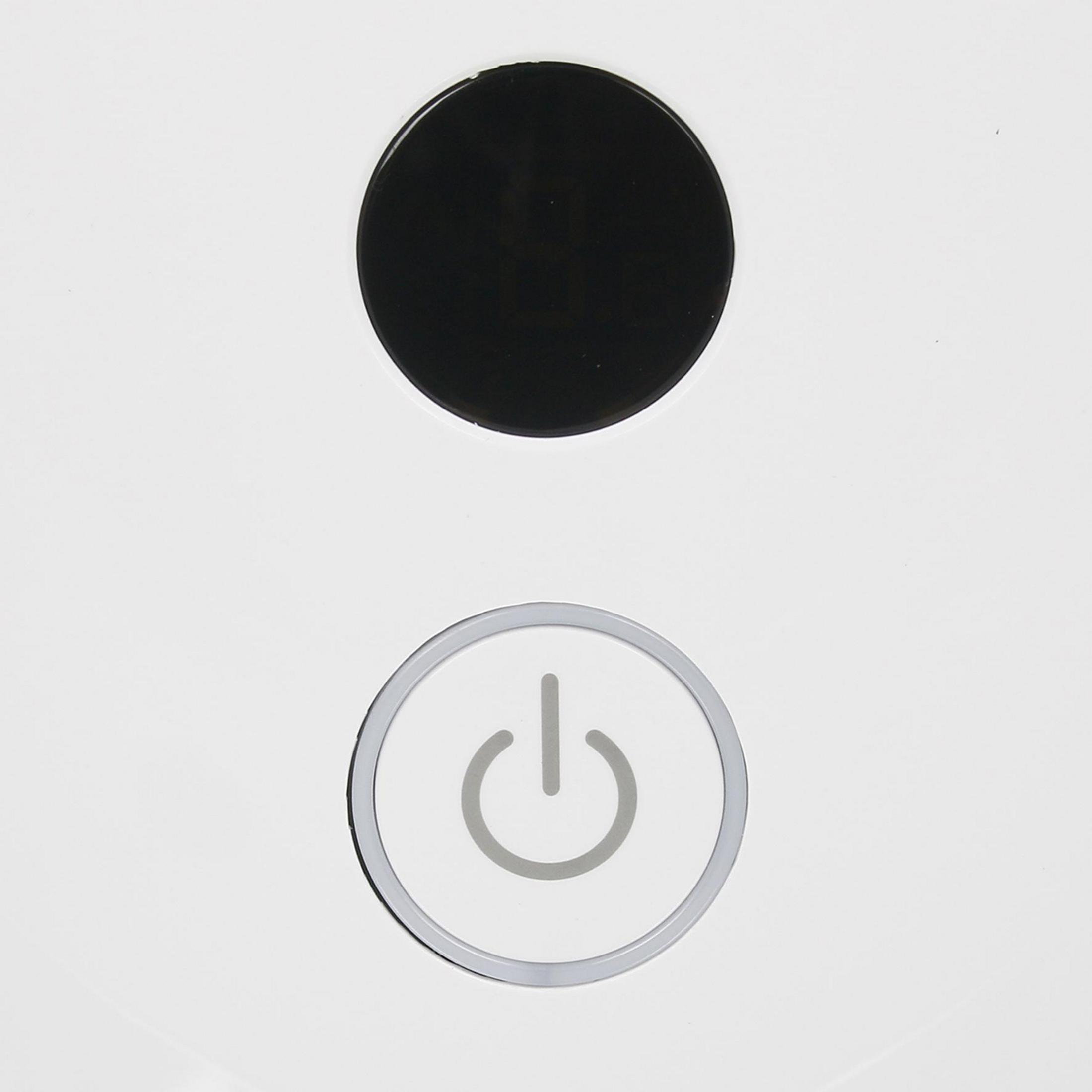 Primer plano de un botón de encendido blanco, con un símbolo de encendido brillante.