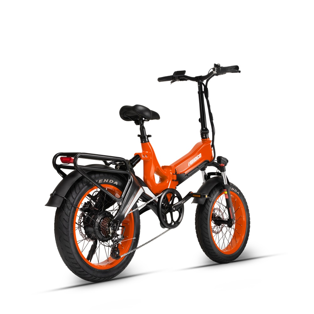 Orangefarbenes Elektrofahrrad auf weißem Hintergrund. Schwarze Reifen und Details. Markenname 'Mihogo' auf dem Rahmen.