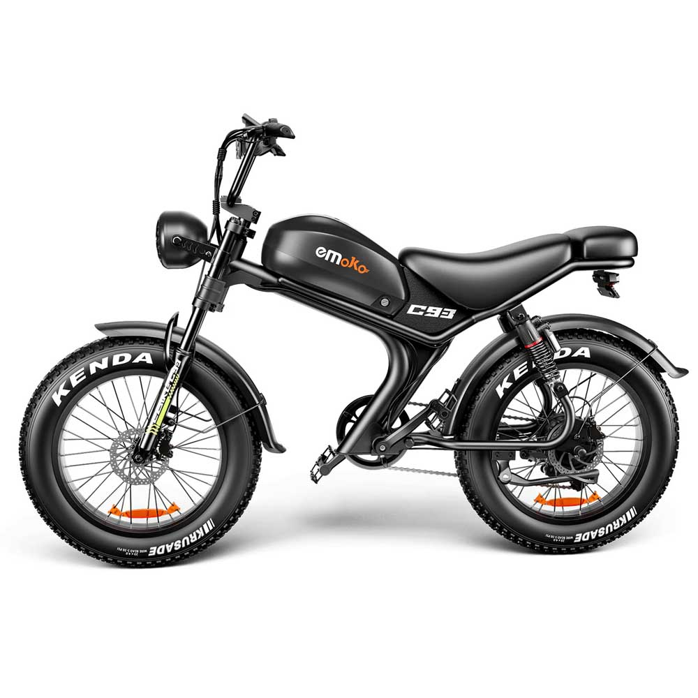Bicicleta eléctrica negra con neumáticos anchos, faro y la marca "emoko", sobre fondo blanco.
