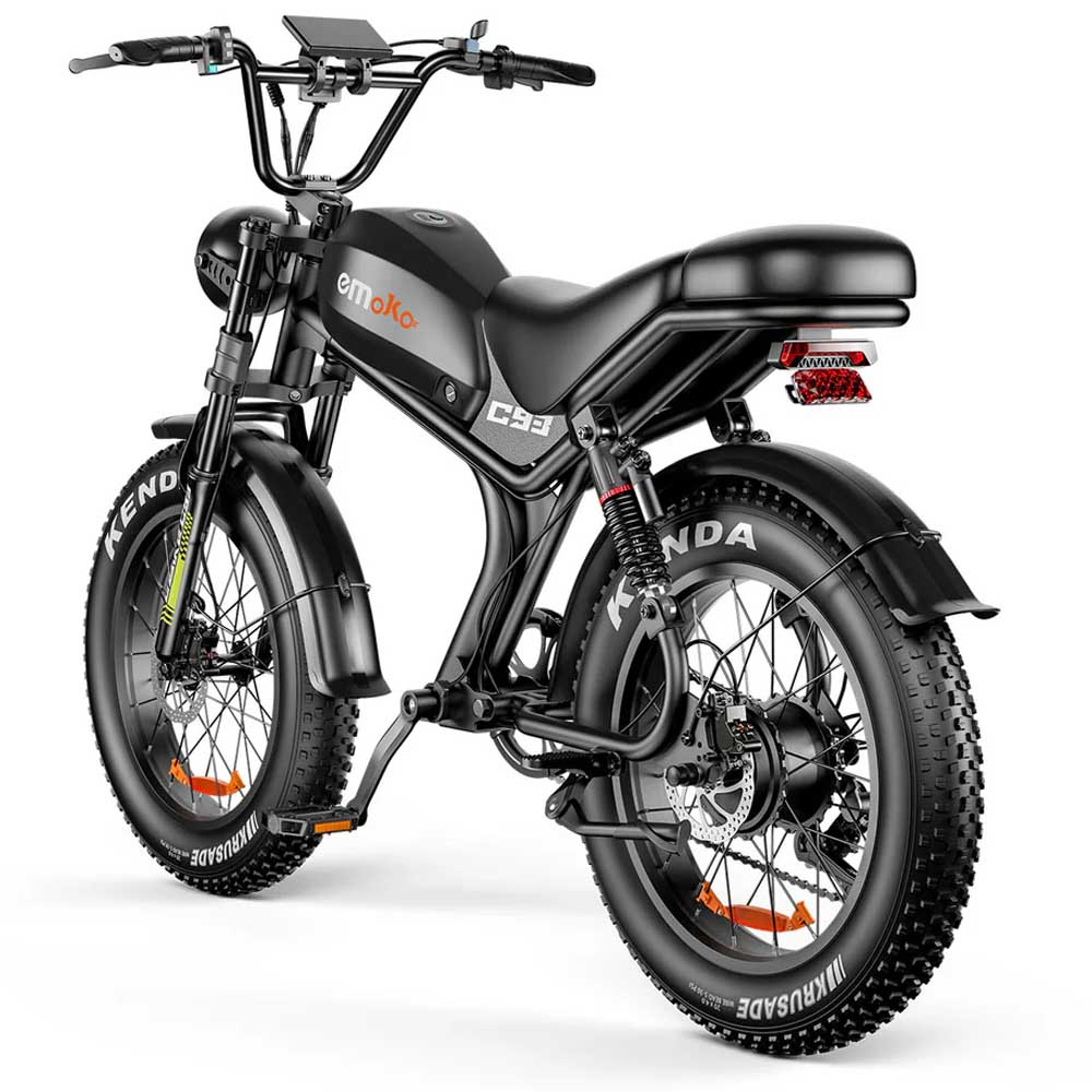 Vista trasera de una bicicleta eléctrica negra con neumáticos Kenda y cuadro negro sobre blanco.