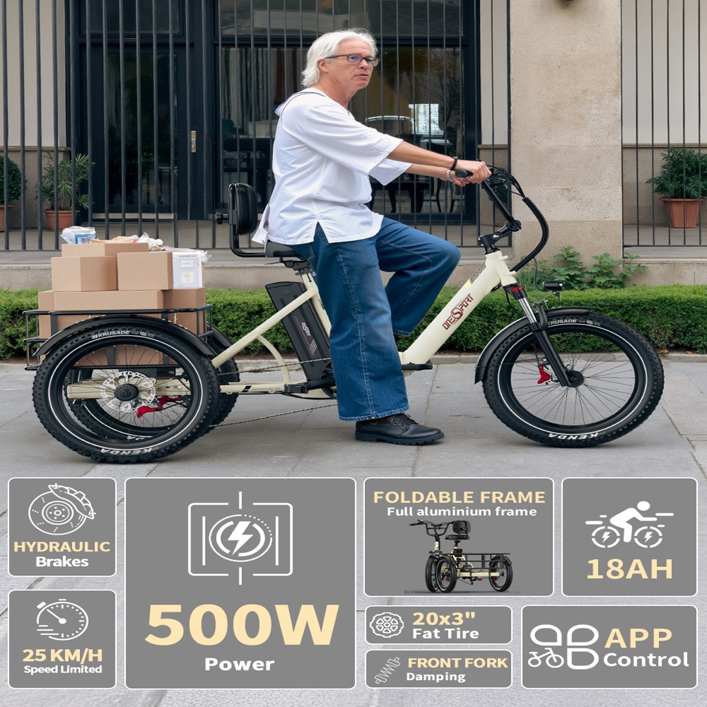 Uomo guida triciclo crema, trasportando scatole. Caratteristiche: freni idraulici, potenza 500W, telaio pieghevole, pneumatici grassi, controllo app.
