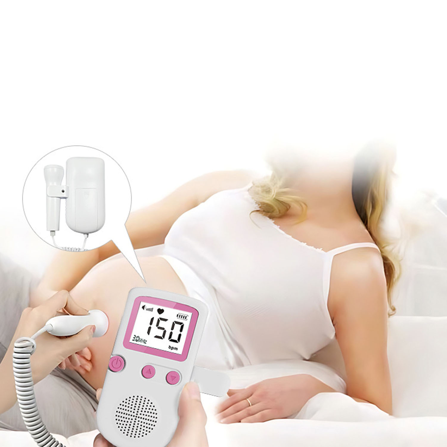 Eine schwangere Frau liegt, ein Ultraschallgerät wird an ihrem Bauch angewendet. Ein Bildschirm zeigt 150 bpm.