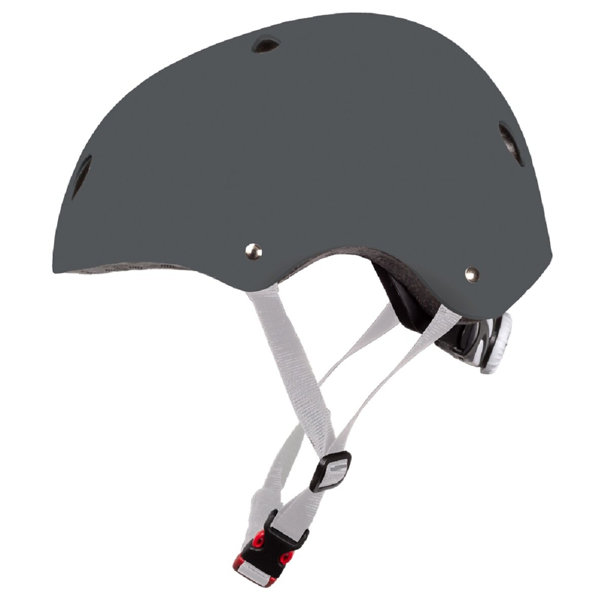 Grauer Helm mit weißen Riemen und roter Schnalle.