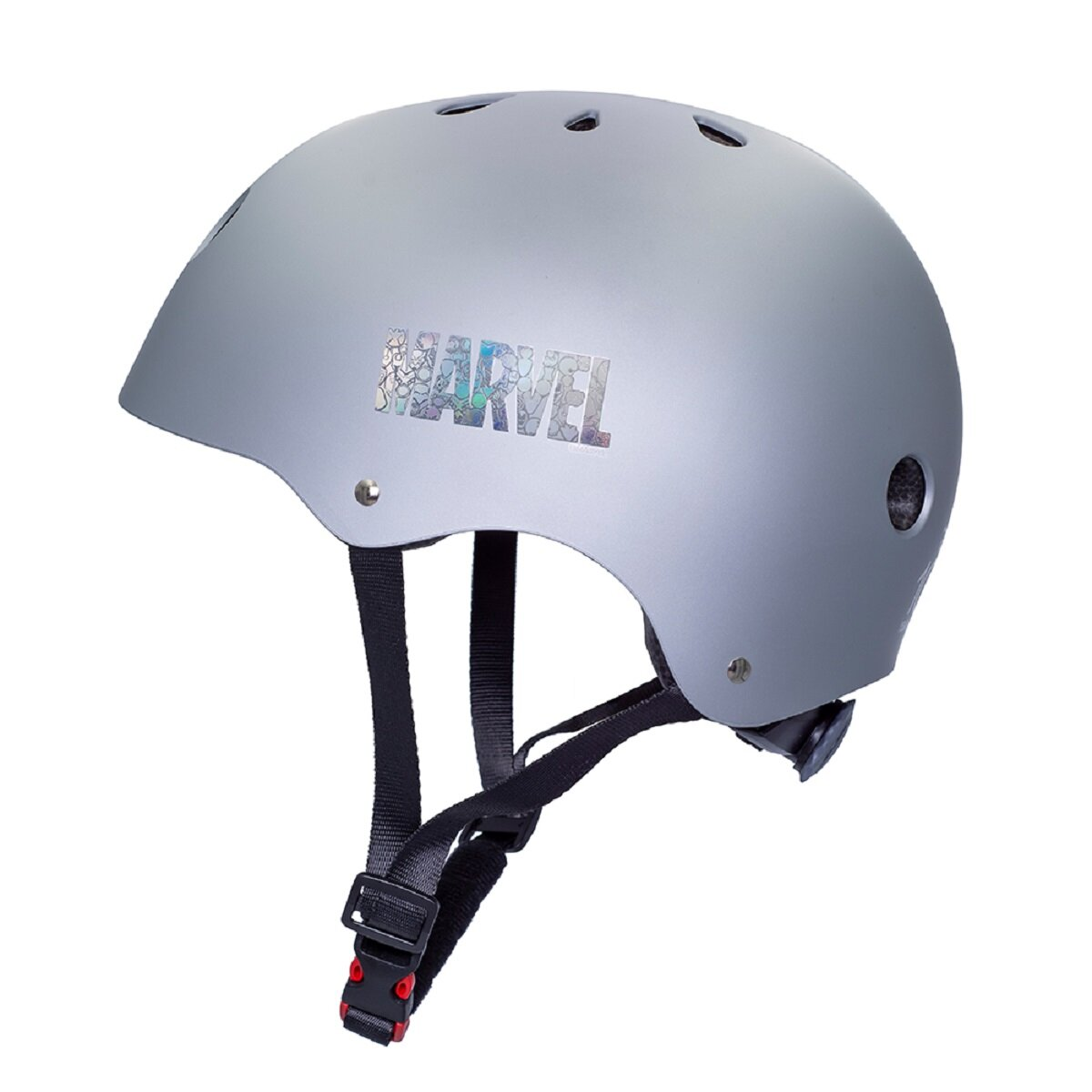 Grauer Marvel-Helm. Schwarze Riemen und Schnalle. Marvel-Logo an der Seite. Weißer Hintergrund.