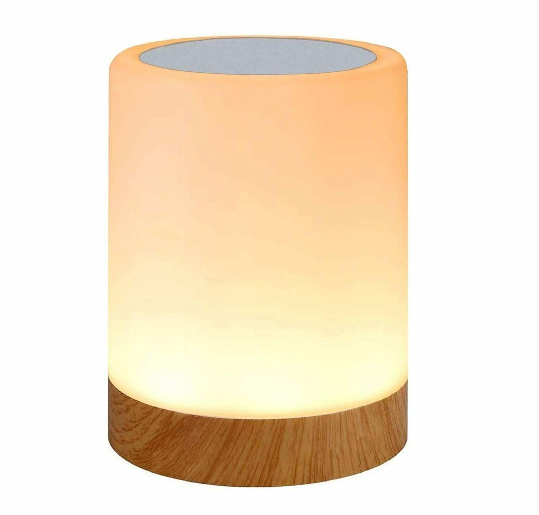 Zylindrische Lampe mit Holzsockel, die sanftes Licht ausstrahlt.