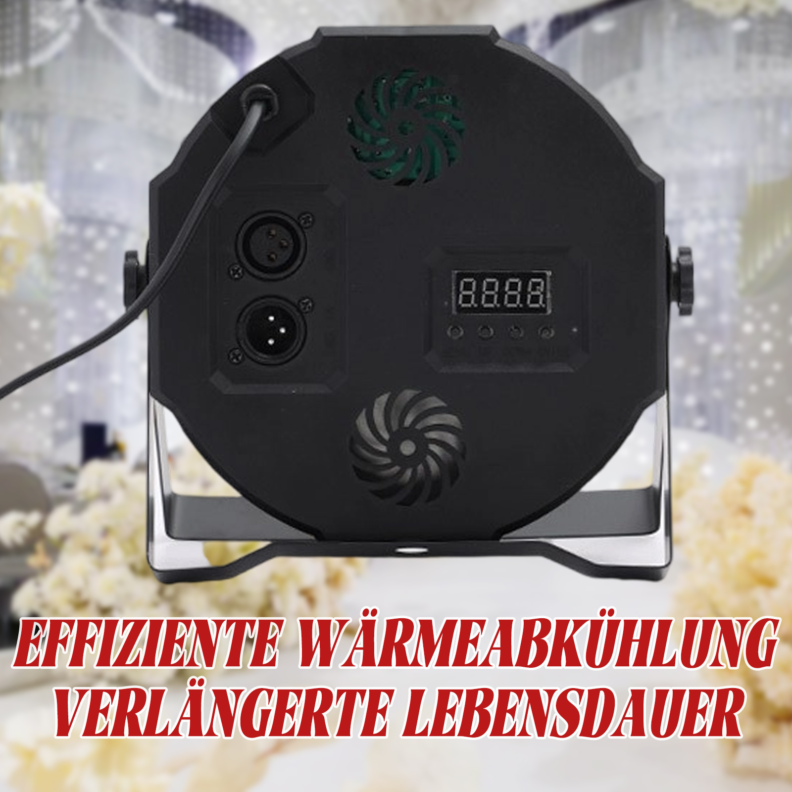 Rückansicht eines schwarzen Bühnenlichts mit Anzeige und Anschlüssen.