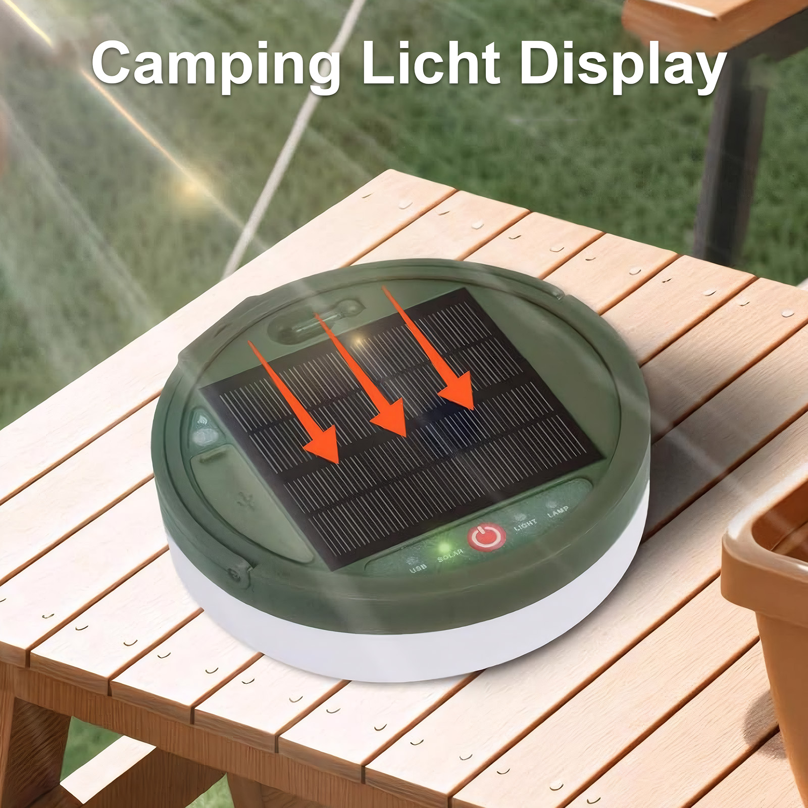 Grüne Camping-Leuchte auf einem Holztisch, mit Solarpanel und deutschem Text.