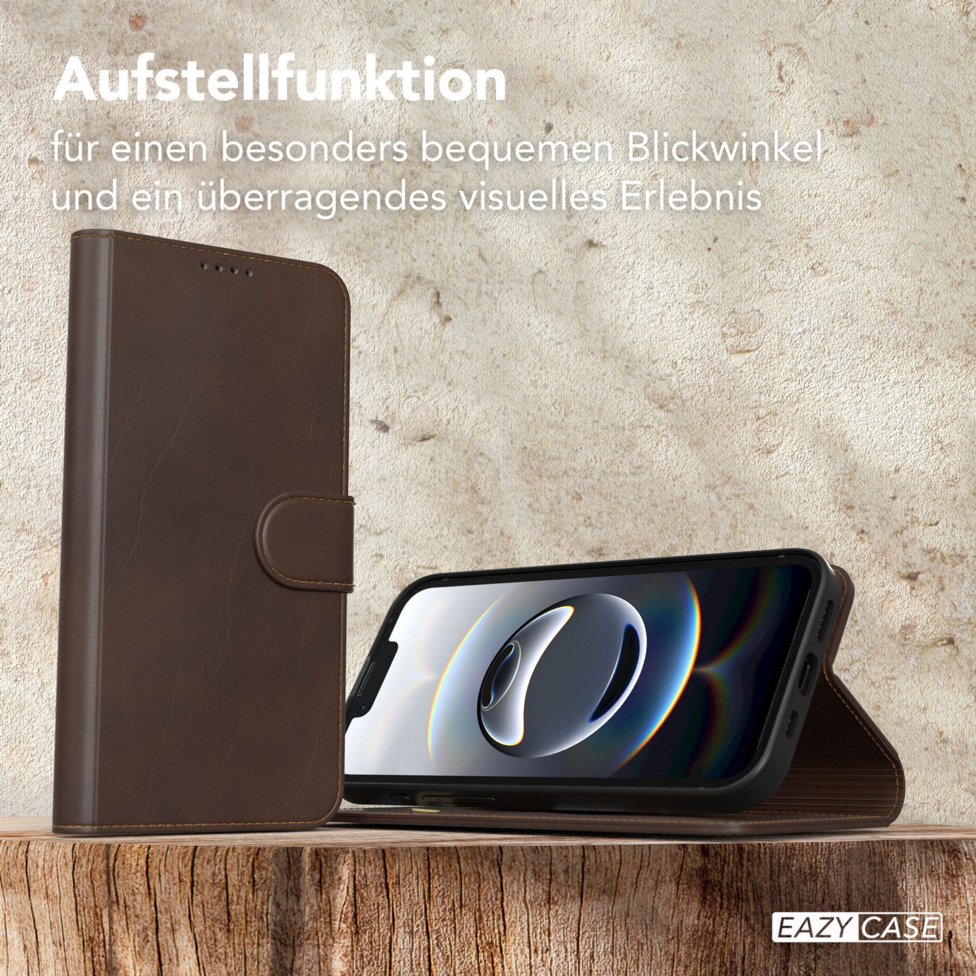 Braune Leder-Handyhülle mit Telefon in aufrechter Position auf einer Holzoberfläche.