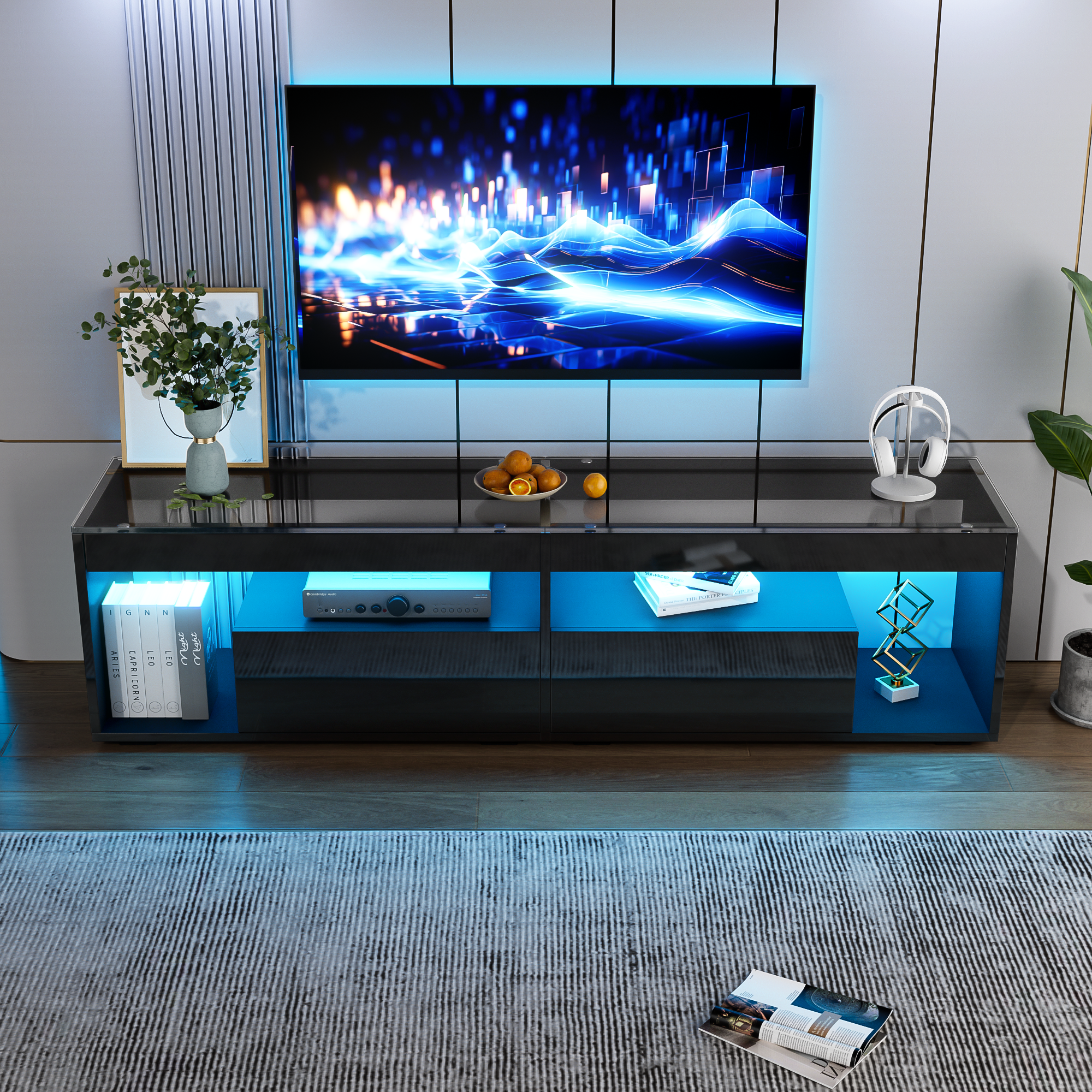 Ein TV-Ständer mit einem Fernseher oben drauf. Bücher und Dekorationen stehen auf dem Ständer.