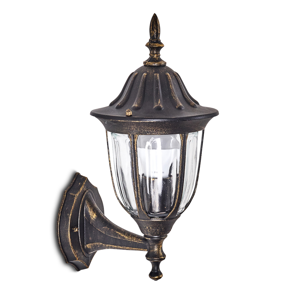 Verzierte Außenlampe mit Glasschirm, montiert auf weißer Oberfläche.