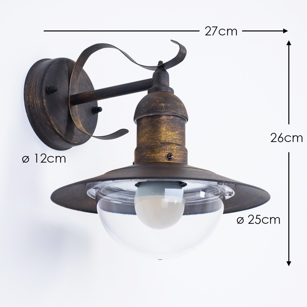 Verzierte bronzefarbene Wandlampe mit Maßen auf weißem Hintergrund. Die Lampe hat einen weißen Globus.