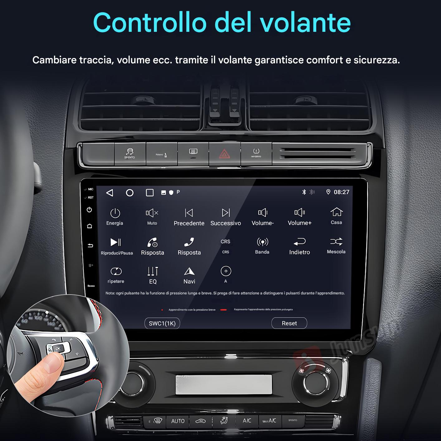 L'immagine mostra un'autoradio con controllo del volume, un volante e l'interno dell'auto.