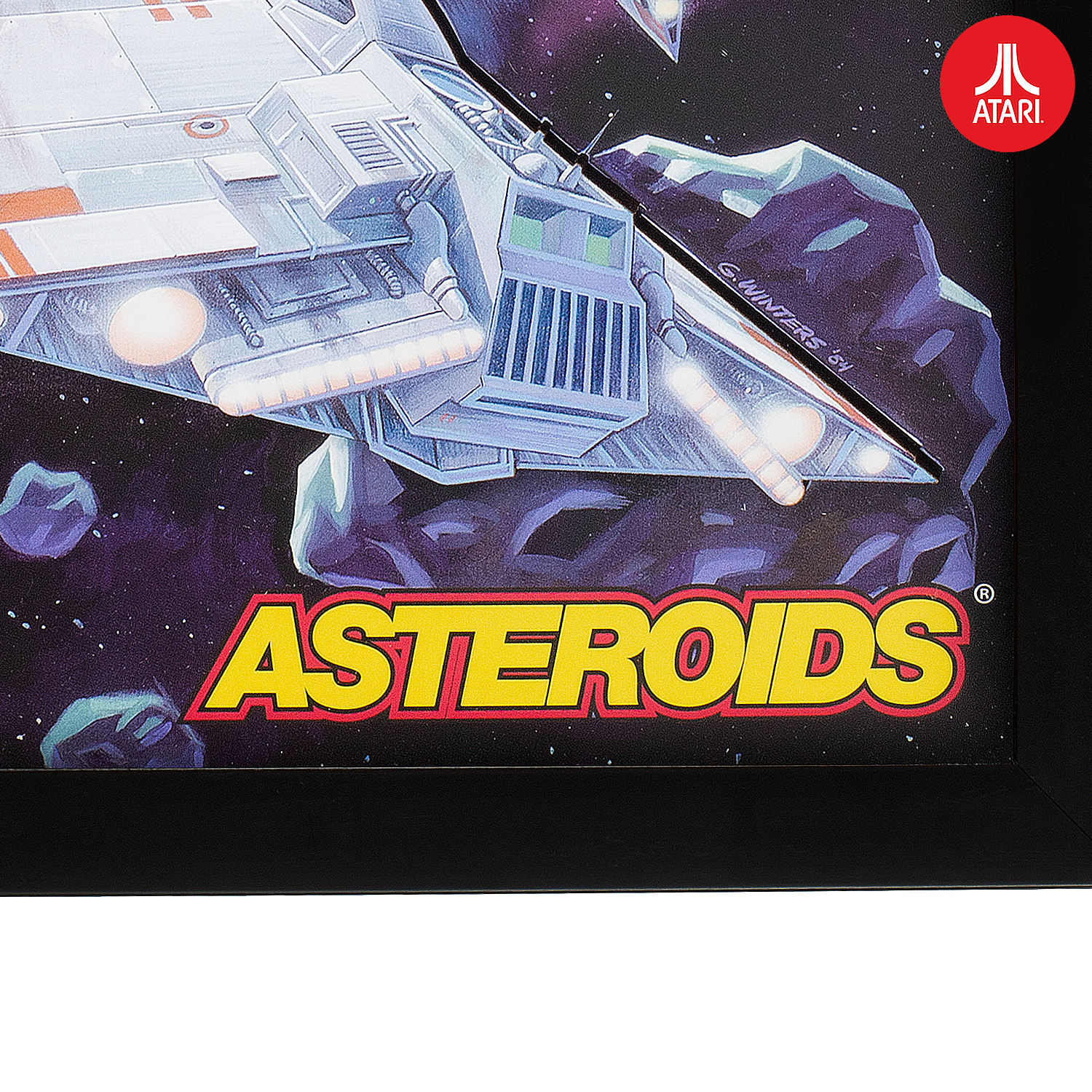 Ingelijste Atari Asteroids art. Zwart frame, gele en rode Asteroids tekst. Ruimte achtergrond.