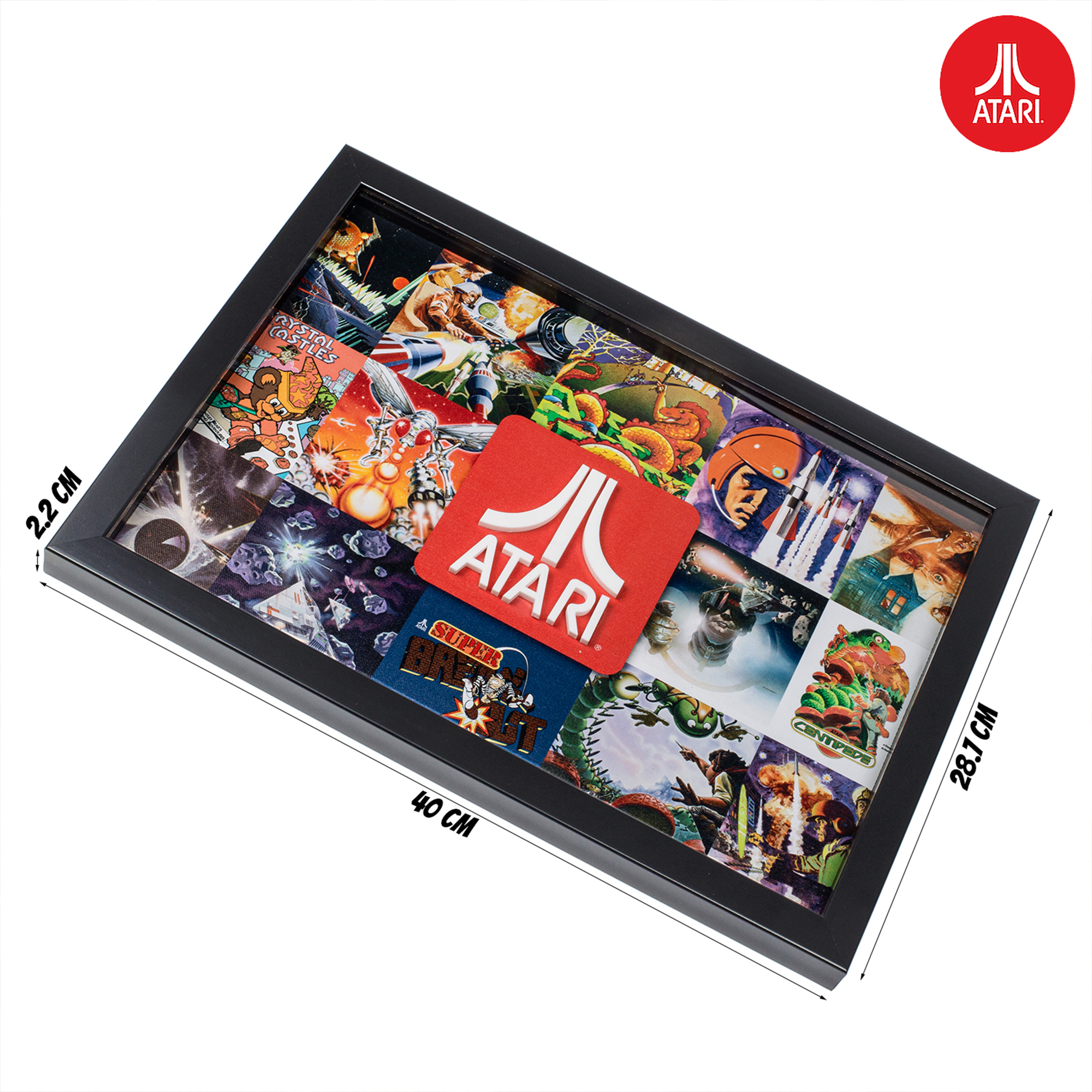 Ingelijste Atari game art collage. Zwart frame, Atari logo. Diverse game-afbeeldingen.