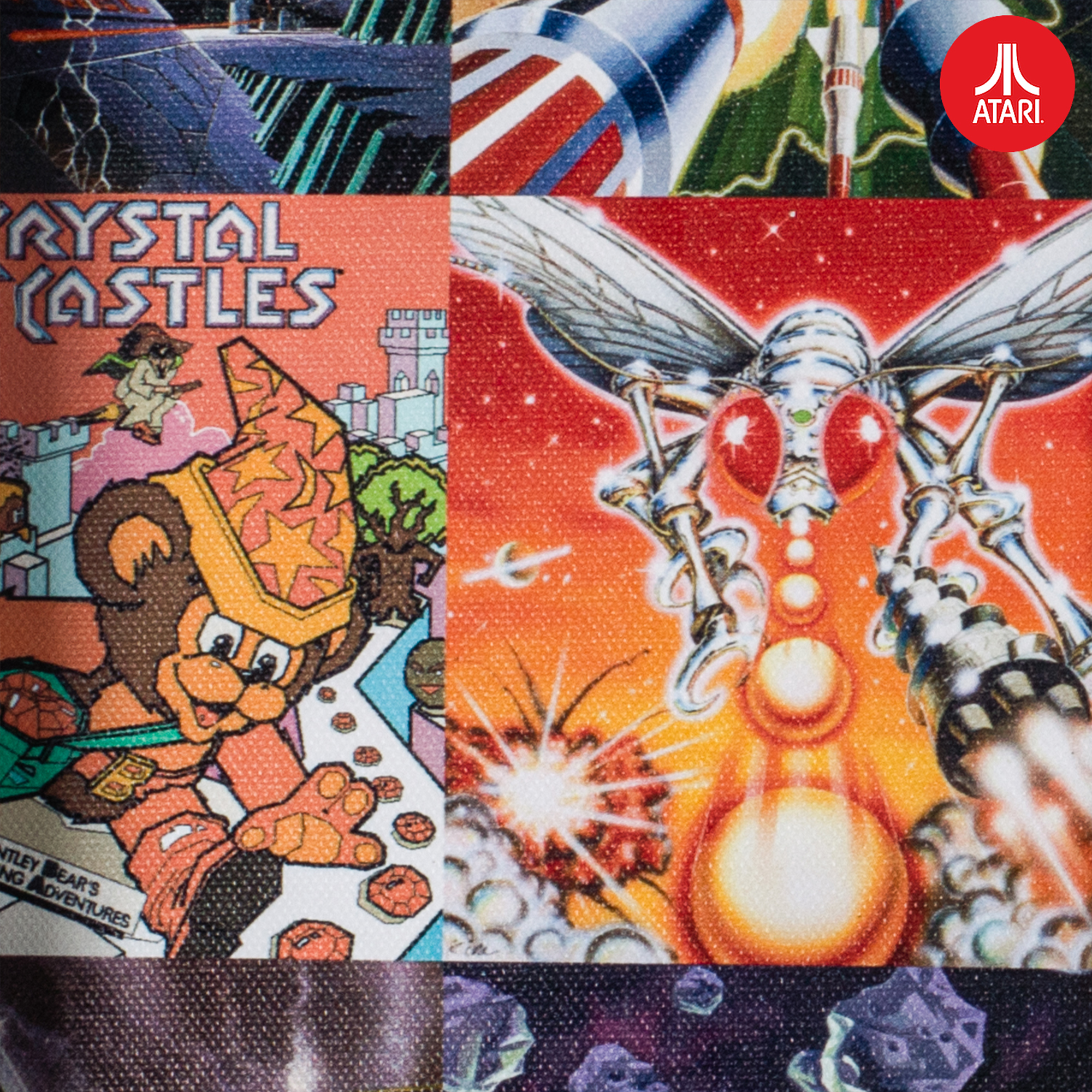 Close-up van retro game art: Crystal Castles, een beer karakter en een mechanisch insect. Diverse heldere kleuren.