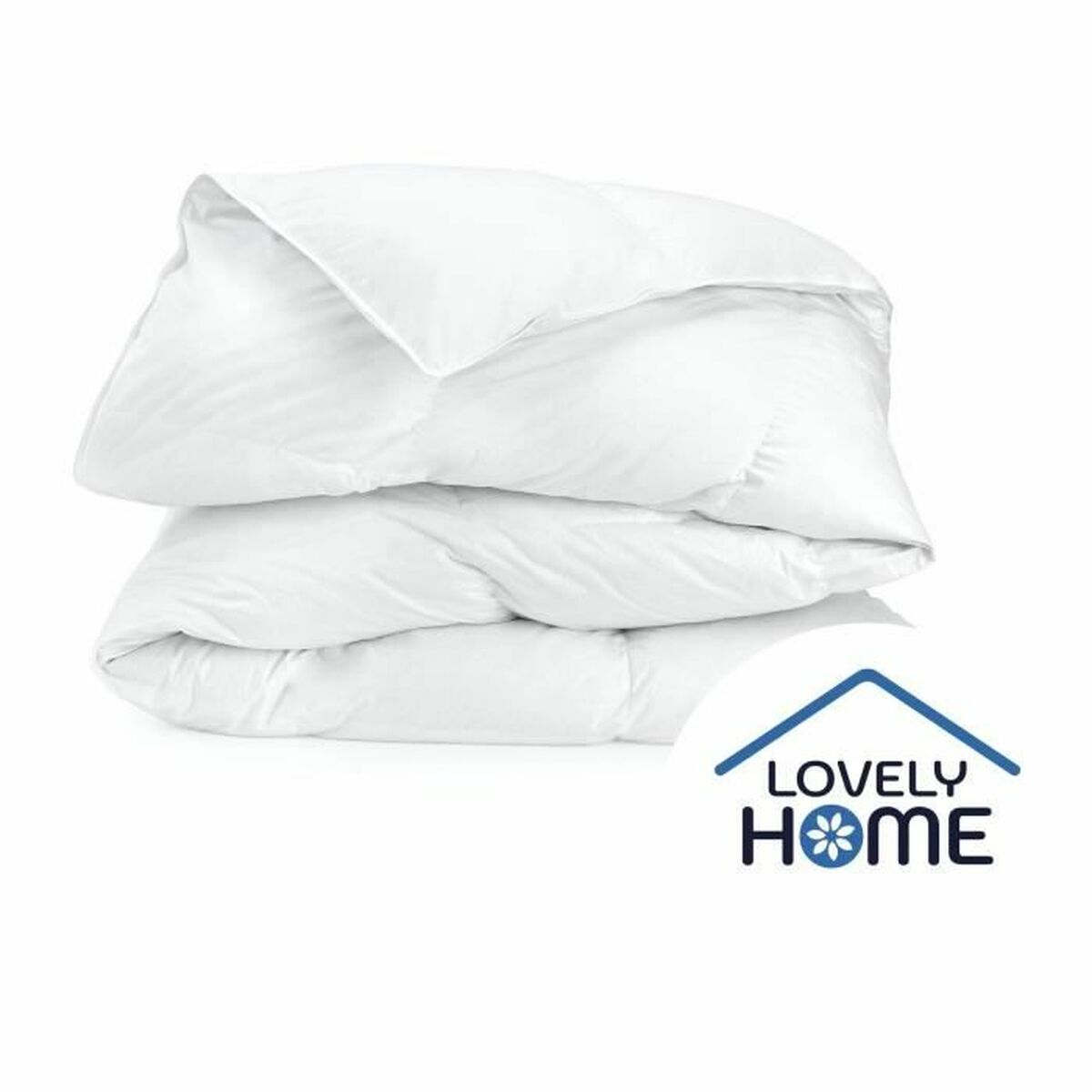 Ein Stapel von drei weißen Bettdecken mit dem Logo von Lovely Home in Blau unten rechts.