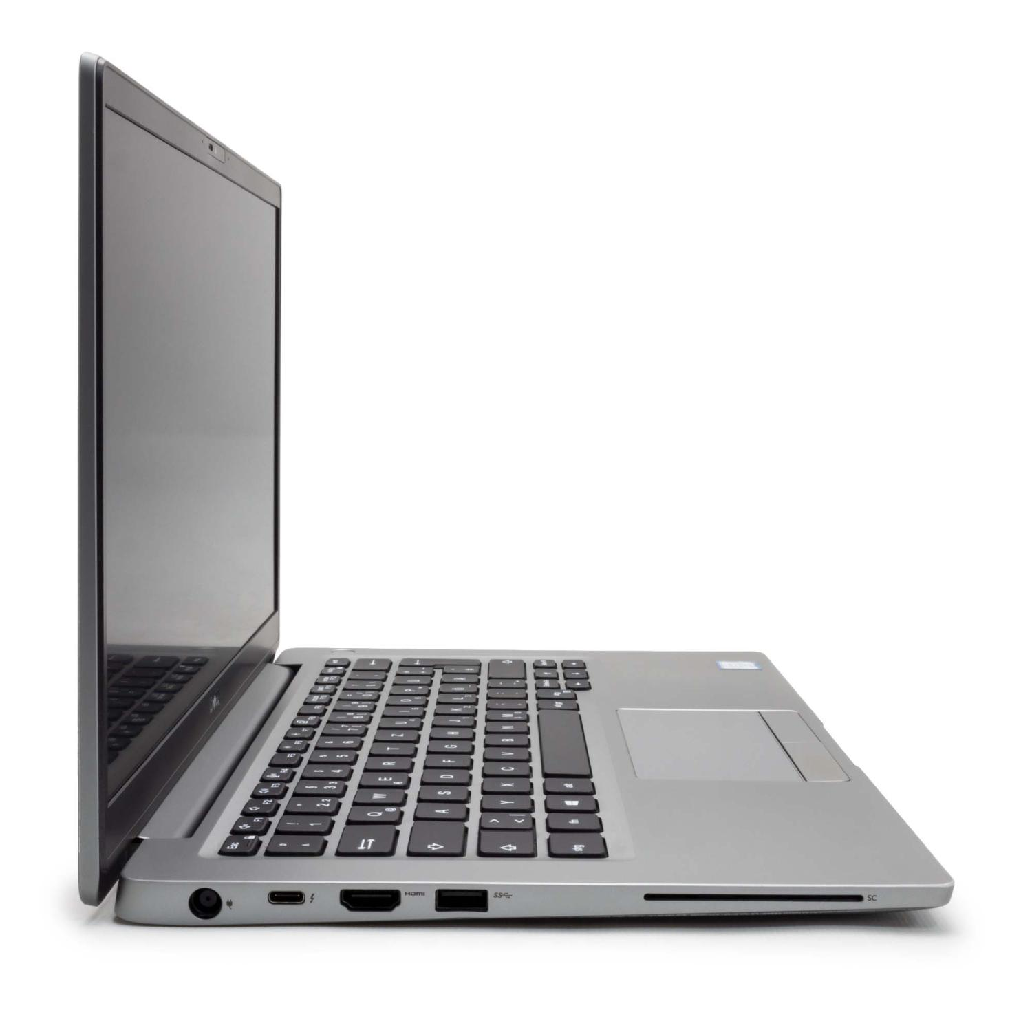 Laptop im Profil, offen. Graues Gehäuse, schwarzer Bildschirm, weißer Hintergrund.
