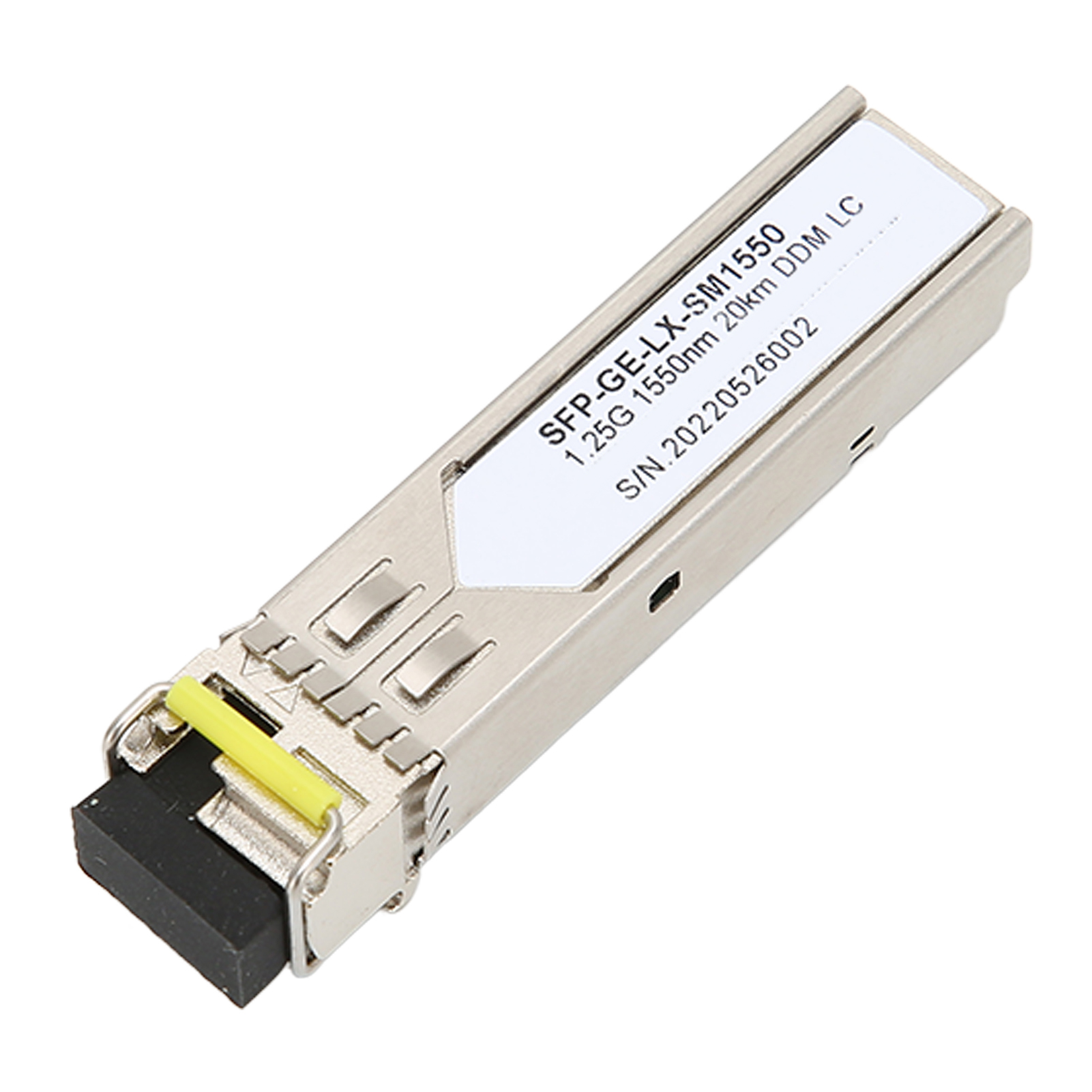 Silbernes SFP-Modul mit weißem Etikett. Das Etikett hat Text in Schwarz. Das Modul ist auf weißem Hintergrund.