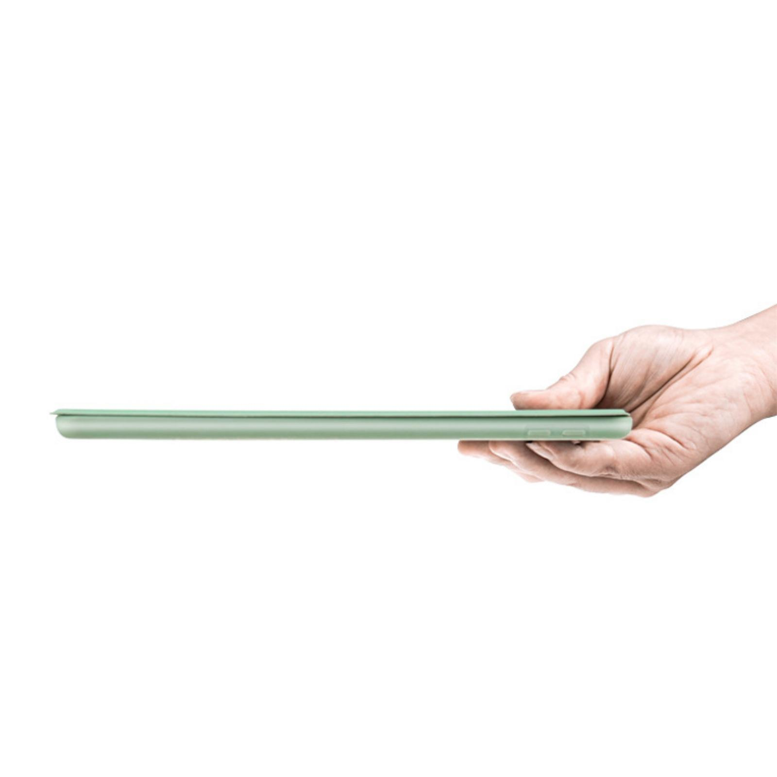 Eine Hand hält eine grüne Tablethülle. Die Hülle wirkt dünn und flach.