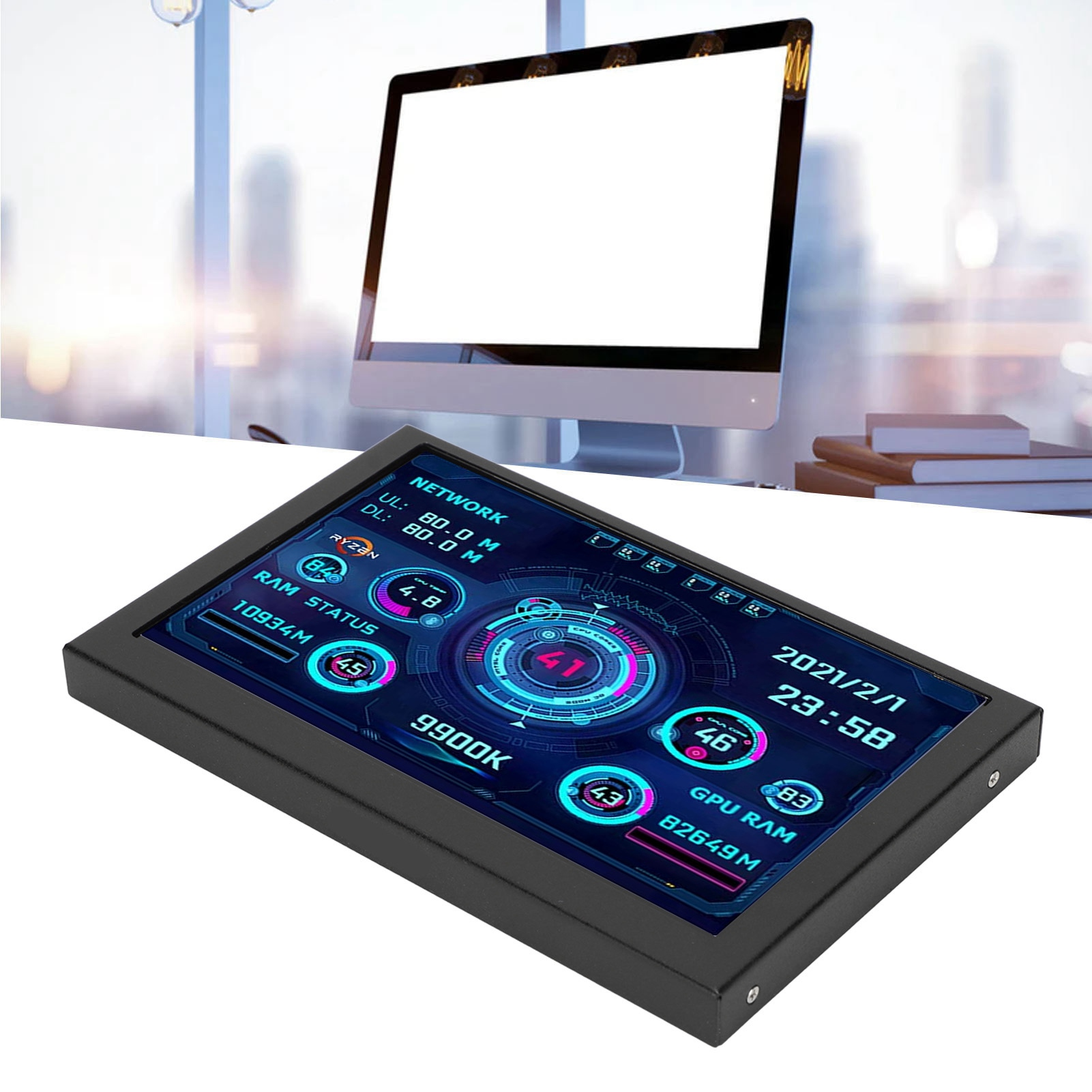 Schwarzes Display mit Daten und ein Computermonitor im Hintergrund.