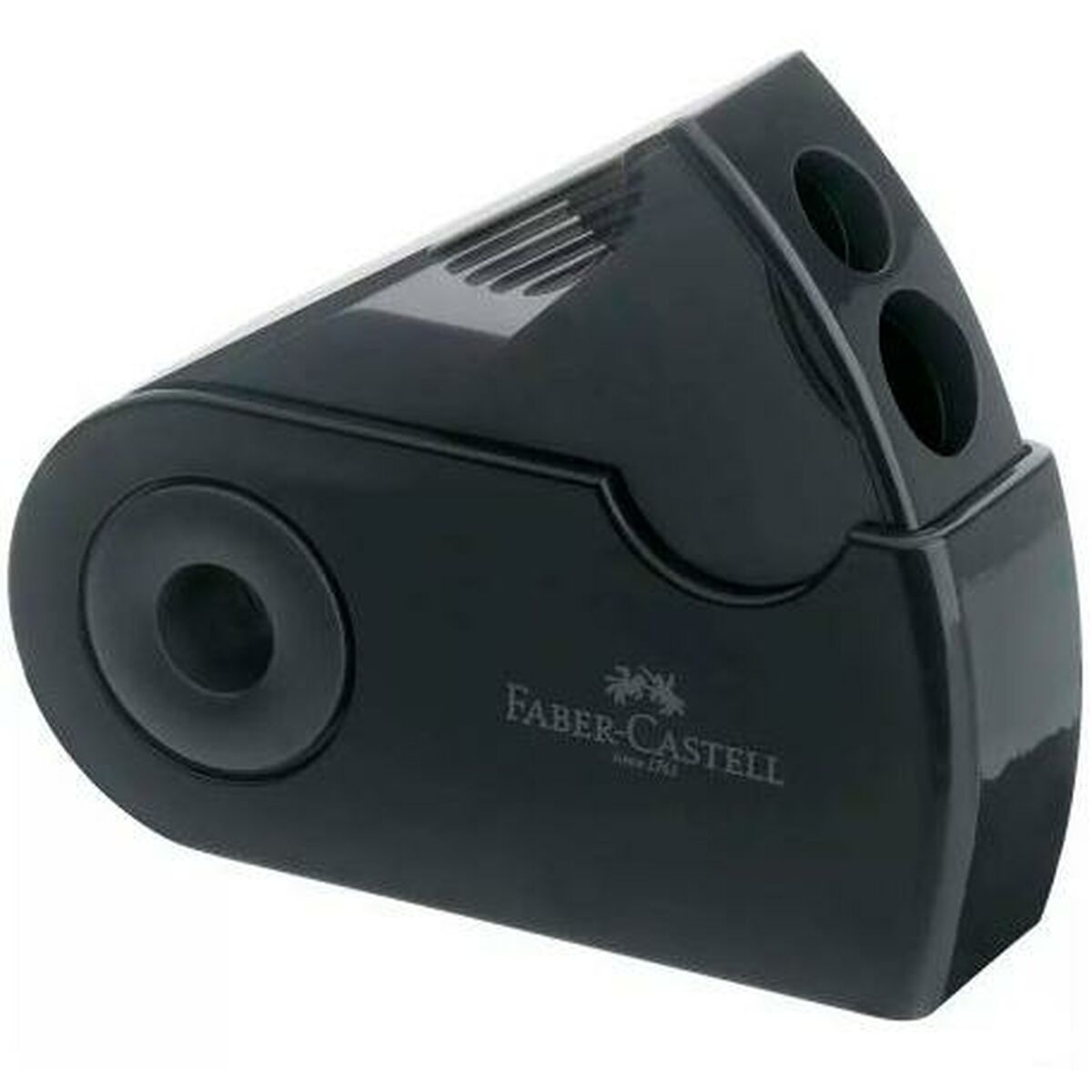 Schwarzer Faber-Castell Anspitzer. Er hat drei Löcher und eine dreieckige Form. Das Faber-Castell-Logo ist sichtbar.