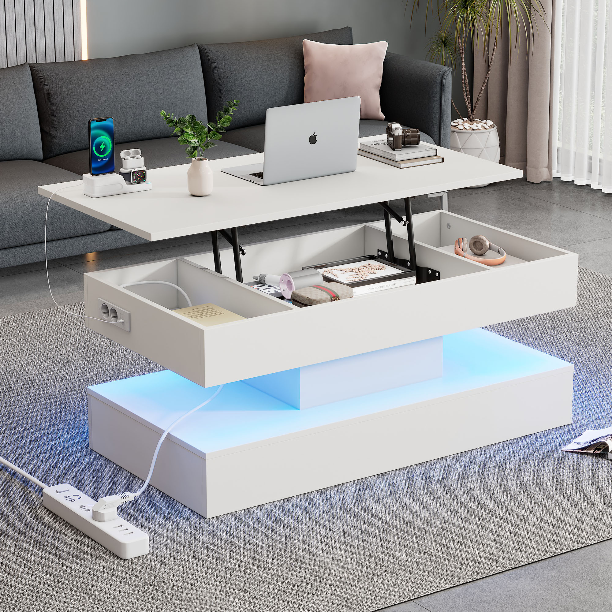 Ein weißer Couchtisch mit Hubfunktion und blauer LED-Basis, mit Gegenständen oben und in der Schublade.
