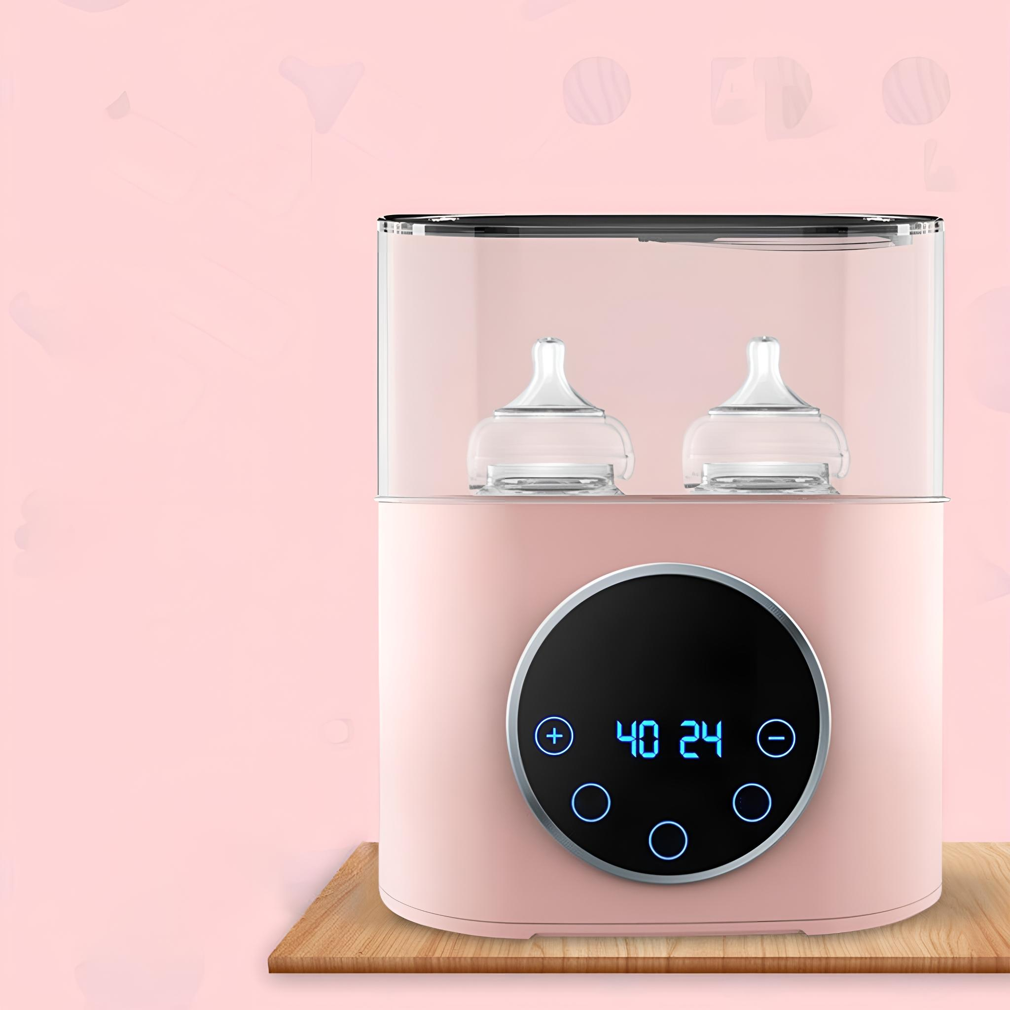 Ein rosa Babyflaschensterilisator mit Digitalanzeige und zwei Schnullern darin.