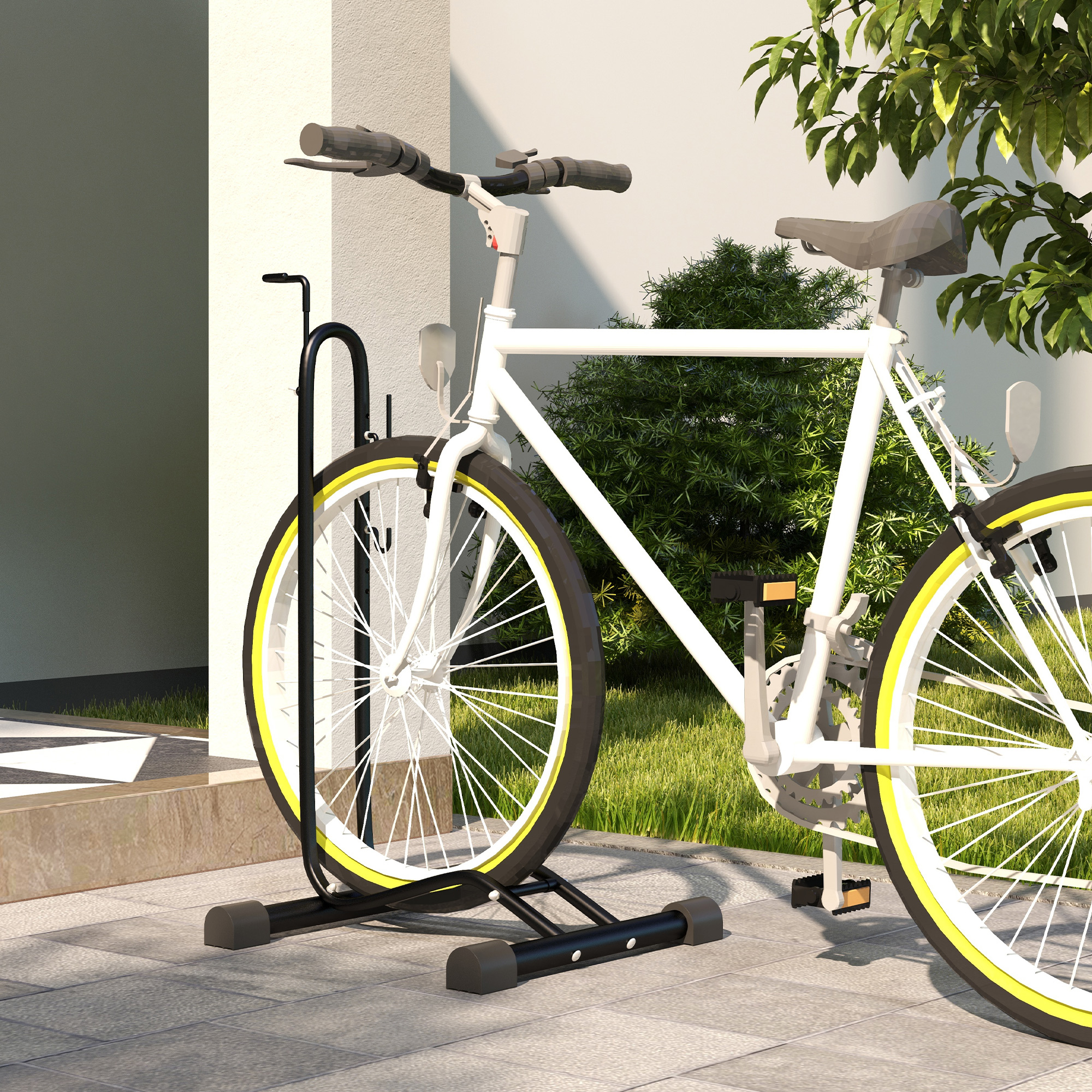 Bicicleta blanca junto a un portabicicletas negro. Arbustos verdes, pared blanca, luz solar.
