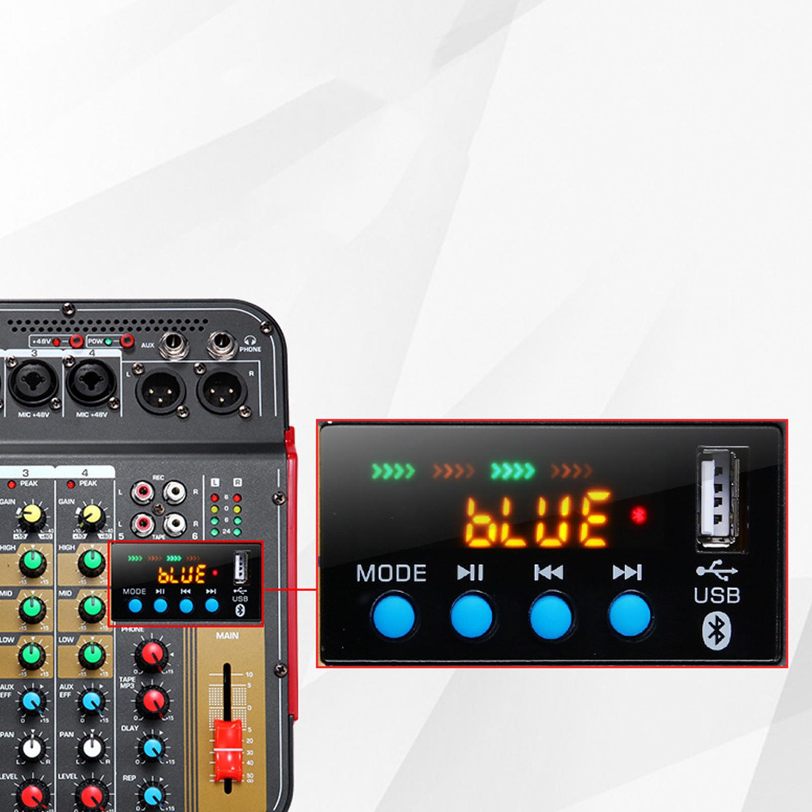 Nahaufnahme eines Audiomischers mit Knöpfen, Anzeige mit 'BLUE' und einem USB-Anschluss. Blaue Symbole.