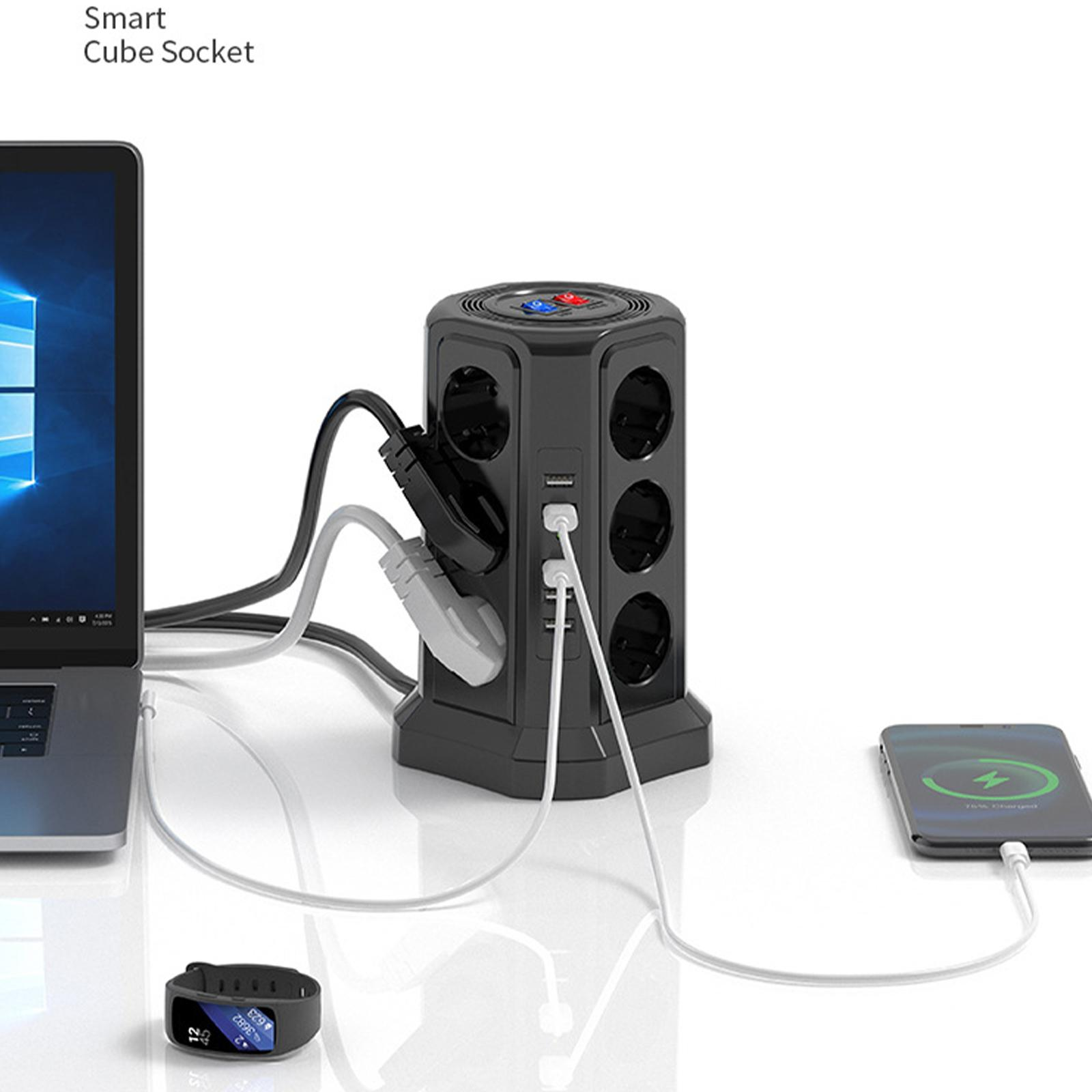 Smarte Würfelsteckdose mit mehreren Steckdosen, USB-Anschlüssen, einem ladenden Telefon und einer Smartwatch.