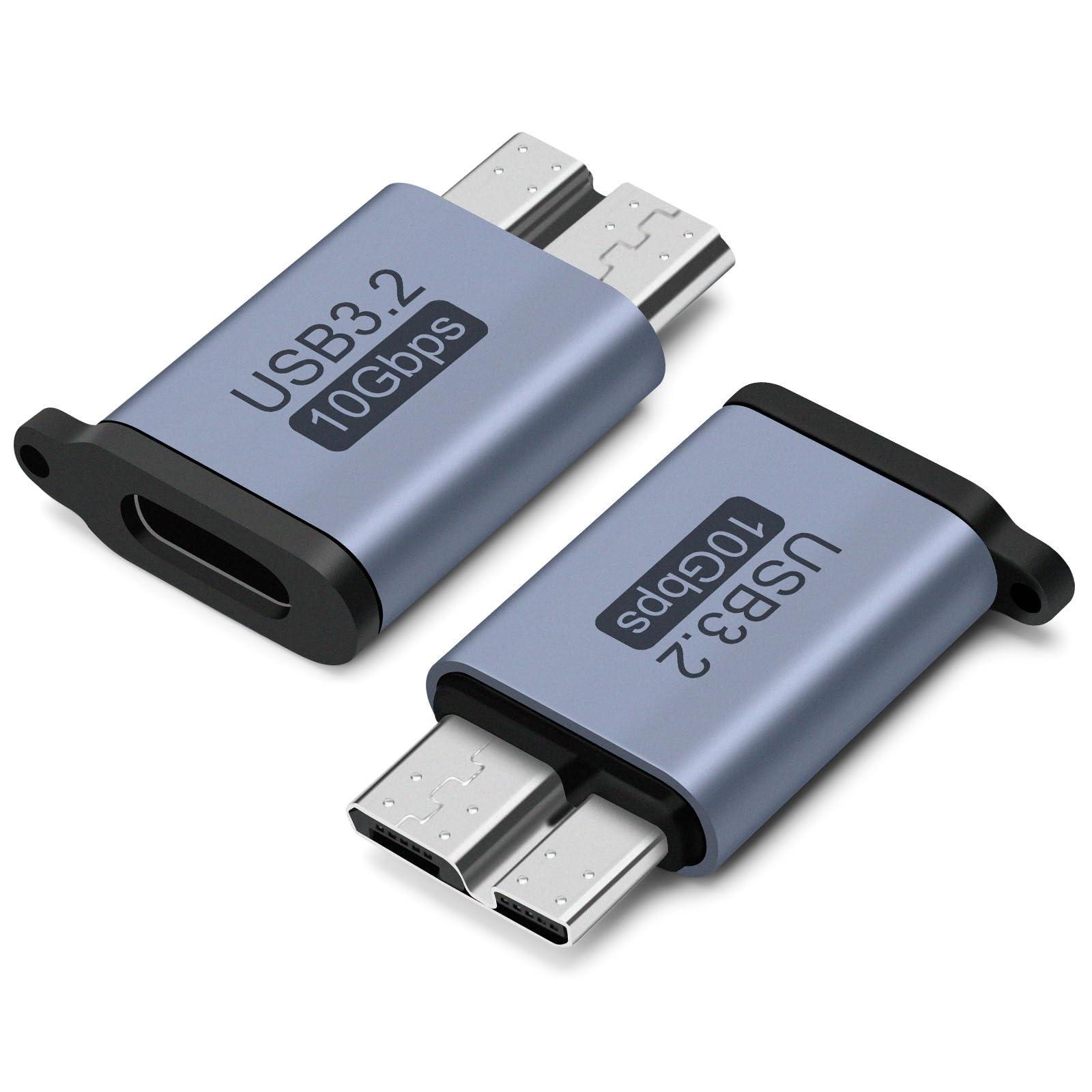 Zwei kleine USB-C-Adapter, beschriftet mit USB 3.2 10 Gbit/s, vor hellblauem Hintergrund.