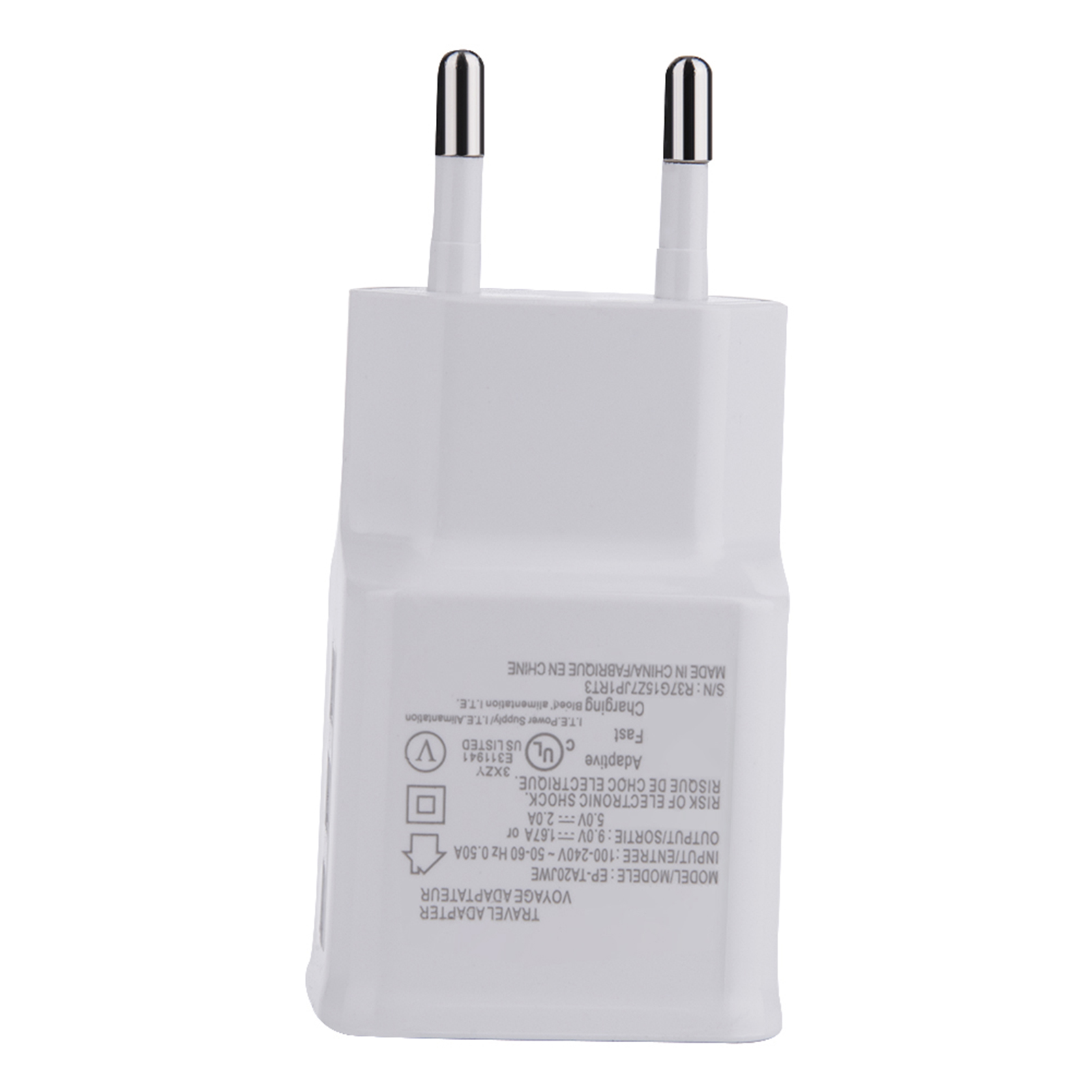 Weißer Reiseadapter mit silbernen Stiften, hergestellt in China. Text: 'Schnelles Aufladen,' 'Reiseadapter'.