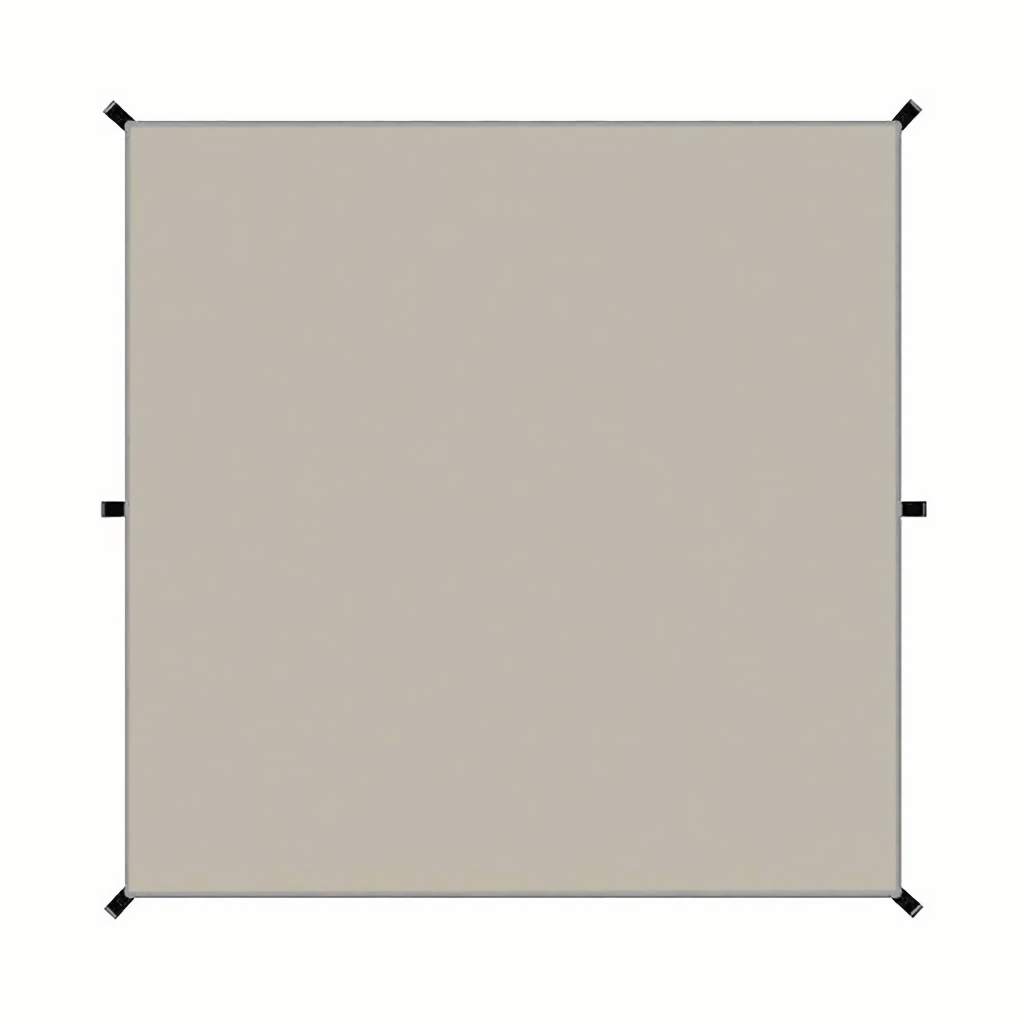 Draufsicht auf eine beige quadratische Plane mit schwarzen Ecken.