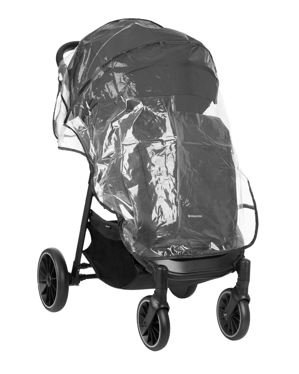 Schwarzer Kinderwagen mit transparentem Regenschutz über Verdeck, Sitz und Rädern, vor weißem Hintergrund.